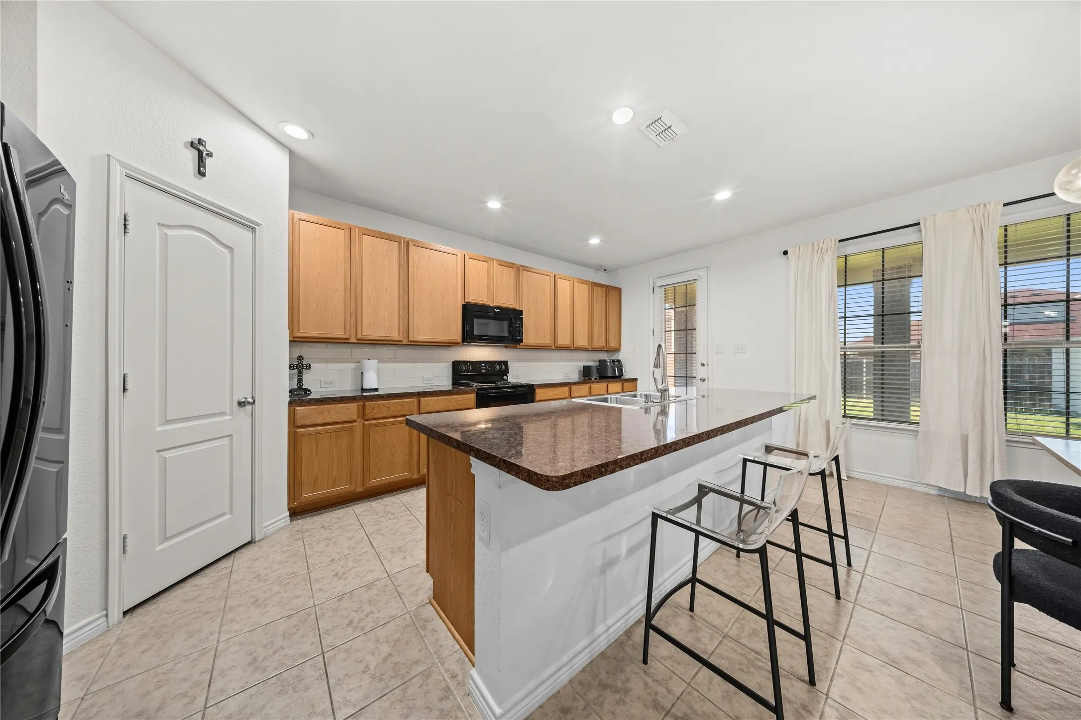 Single Family Residence For Sale in Dallas County , 741 Jewelflower Drive, De Soto, Texas 75115, 4 Bedroom, 2 Bathroom, 2 Garage spaces, 2,349 Sqft, built in 2016, mls#21358660, Real Estate Agent in De Soto, Homes For Sale in Dallas county, Homes For Sale in De Soto, Realtor in De Soto Texas, Real Estate Brokerage Independent Realty Texas, Luminita Cordes Realtor