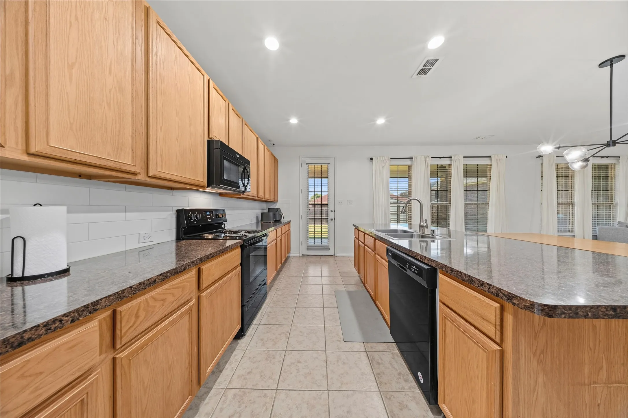 Single Family Residence For Sale in Dallas County , 741 Jewelflower Drive, De Soto, Texas 75115, 4 Bedroom, 2 Bathroom, 2 Garage spaces, 2,349 Sqft, built in 2016, mls#21358660, Real Estate Agent in De Soto, Homes For Sale in Dallas county, Homes For Sale in De Soto, Realtor in De Soto Texas, Real Estate Brokerage Independent Realty Texas, Luminita Cordes Realtor