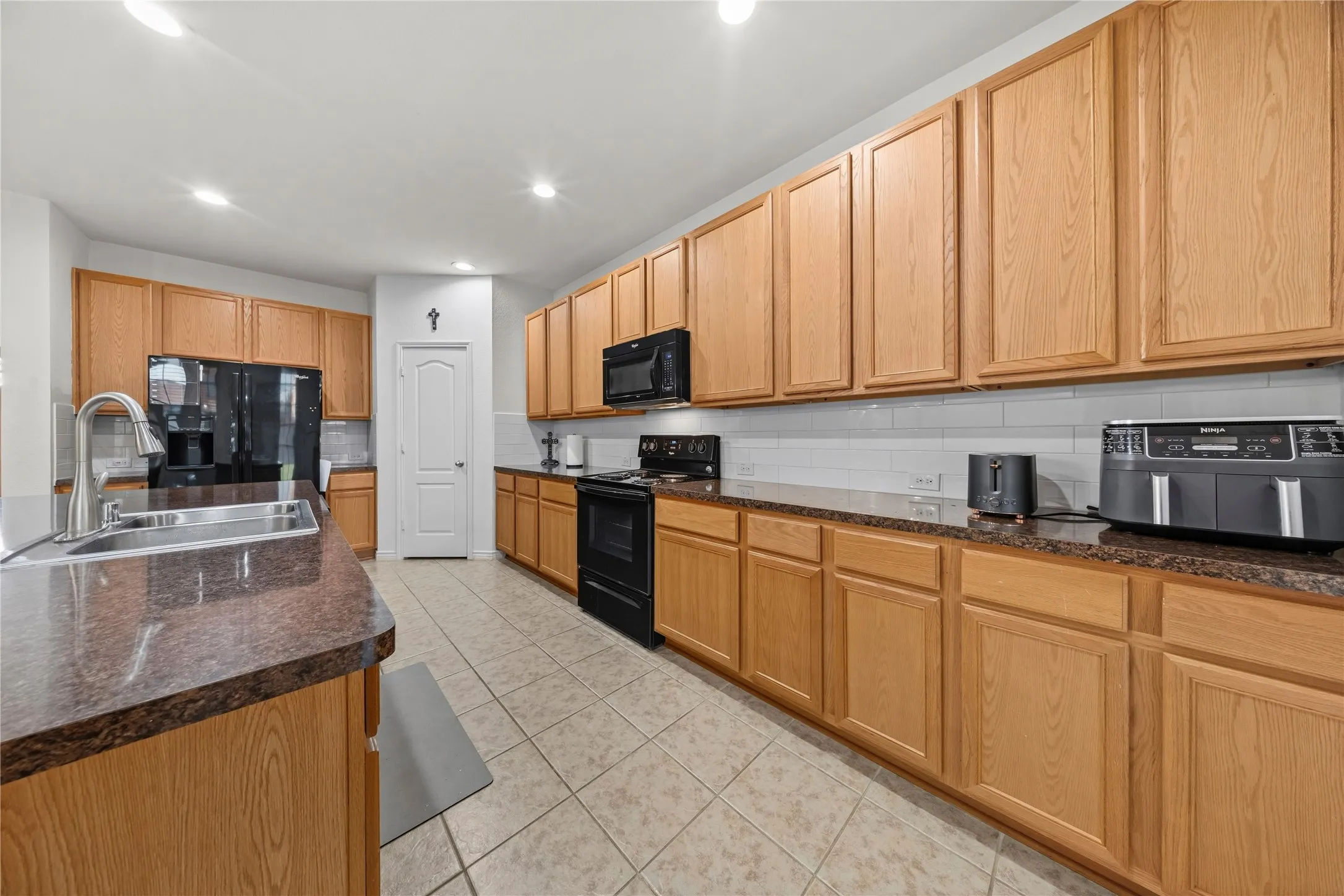 Single Family Residence For Sale in Dallas County , 741 Jewelflower Drive, De Soto, Texas 75115, 4 Bedroom, 2 Bathroom, 2 Garage spaces, 2,349 Sqft, built in 2016, mls#21358660, Real Estate Agent in De Soto, Homes For Sale in Dallas county, Homes For Sale in De Soto, Realtor in De Soto Texas, Real Estate Brokerage Independent Realty Texas, Luminita Cordes Realtor