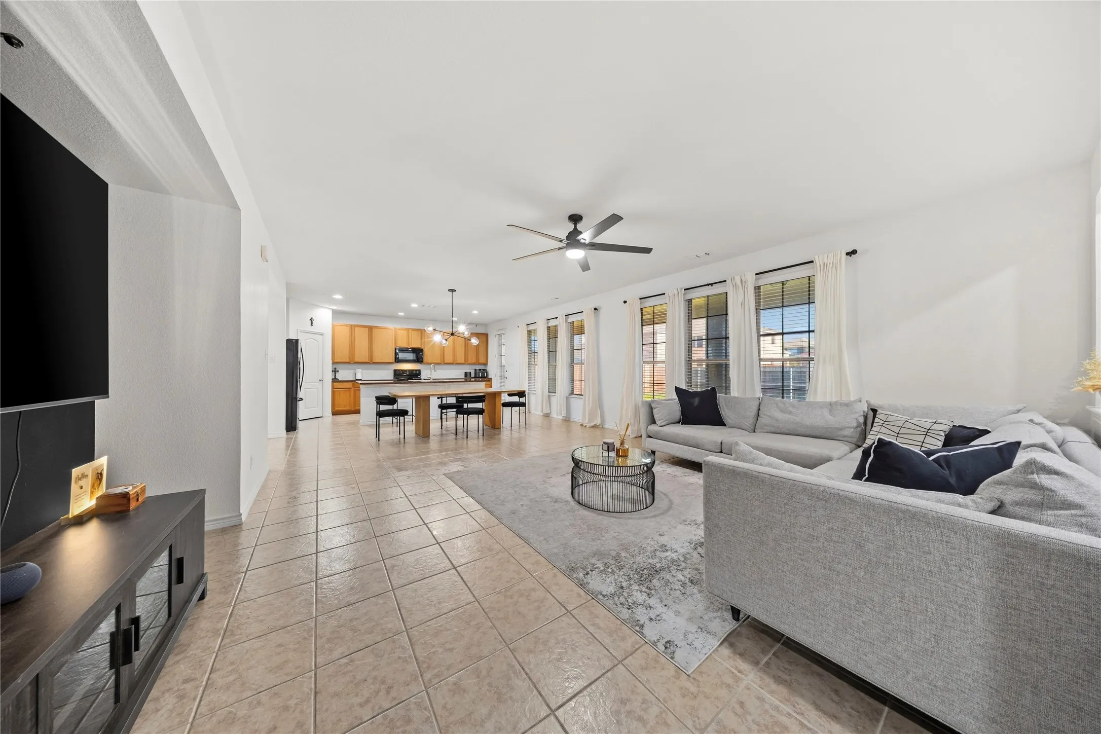 Single Family Residence For Sale in Dallas County , 741 Jewelflower Drive, De Soto, Texas 75115, 4 Bedroom, 2 Bathroom, 2 Garage spaces, 2,349 Sqft, built in 2016, mls#21358660, Real Estate Agent in De Soto, Homes For Sale in Dallas county, Homes For Sale in De Soto, Realtor in De Soto Texas, Real Estate Brokerage Independent Realty Texas, Luminita Cordes Realtor
