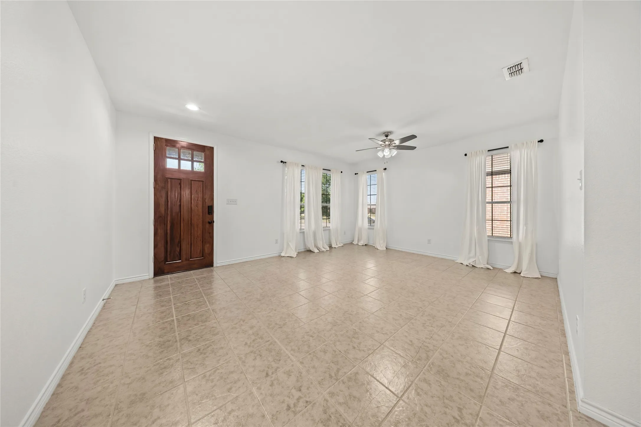 Single Family Residence For Sale in Dallas County , 741 Jewelflower Drive, De Soto, Texas 75115, 4 Bedroom, 2 Bathroom, 2 Garage spaces, 2,349 Sqft, built in 2016, mls#21358660, Real Estate Agent in De Soto, Homes For Sale in Dallas county, Homes For Sale in De Soto, Realtor in De Soto Texas, Real Estate Brokerage Independent Realty Texas, Luminita Cordes Realtor