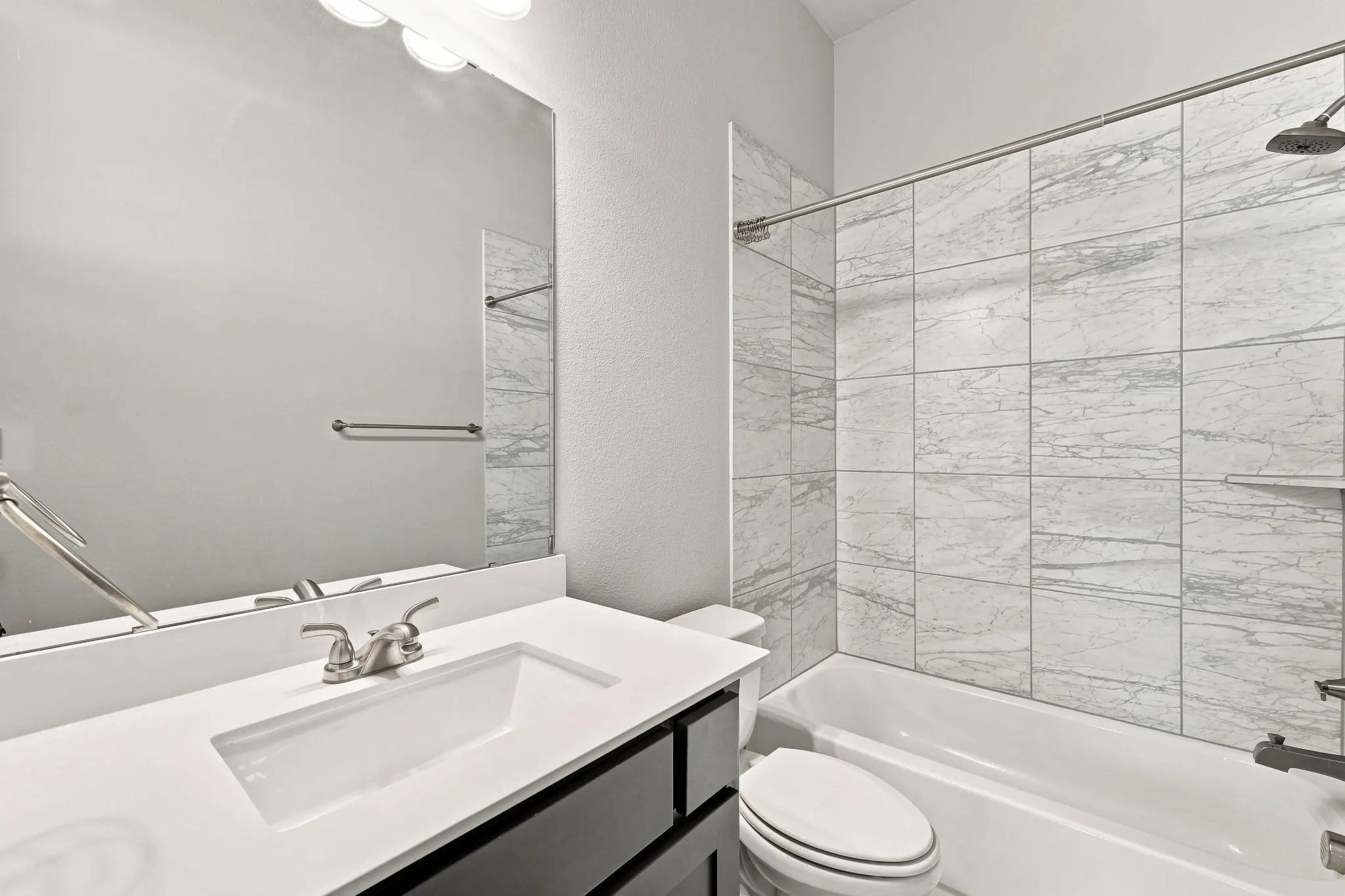 Single Family Residence For Sale in Collin County , 2318 Jefferson Avenue, Melissa, Texas 75454, 4 Bedroom, 5 Bathroom, 3 Garage spaces, 3,554 Sqft, built in 2019, mls#21356738, Real Estate Agent in Melissa, Homes For Sale in Collin county, Homes For Sale in Melissa, Realtor in Melissa Texas, Real Estate Brokerage Independent Realty Texas, Luminita Cordes Realtor