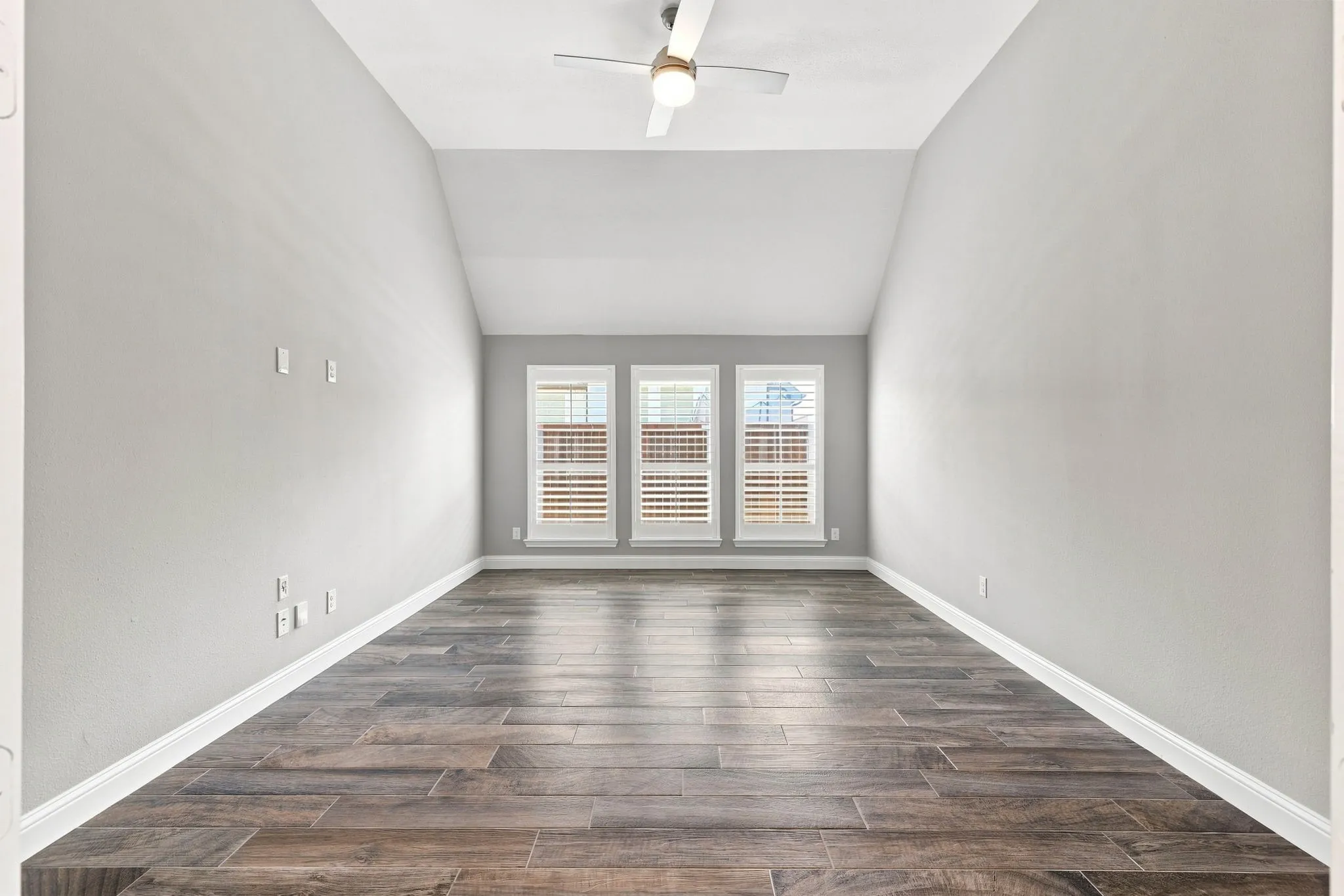Single Family Residence For Sale in Collin County , 2318 Jefferson Avenue, Melissa, Texas 75454, 4 Bedroom, 5 Bathroom, 3 Garage spaces, 3,554 Sqft, built in 2019, mls#21356738, Real Estate Agent in Melissa, Homes For Sale in Collin county, Homes For Sale in Melissa, Realtor in Melissa Texas, Real Estate Brokerage Independent Realty Texas, Luminita Cordes Realtor