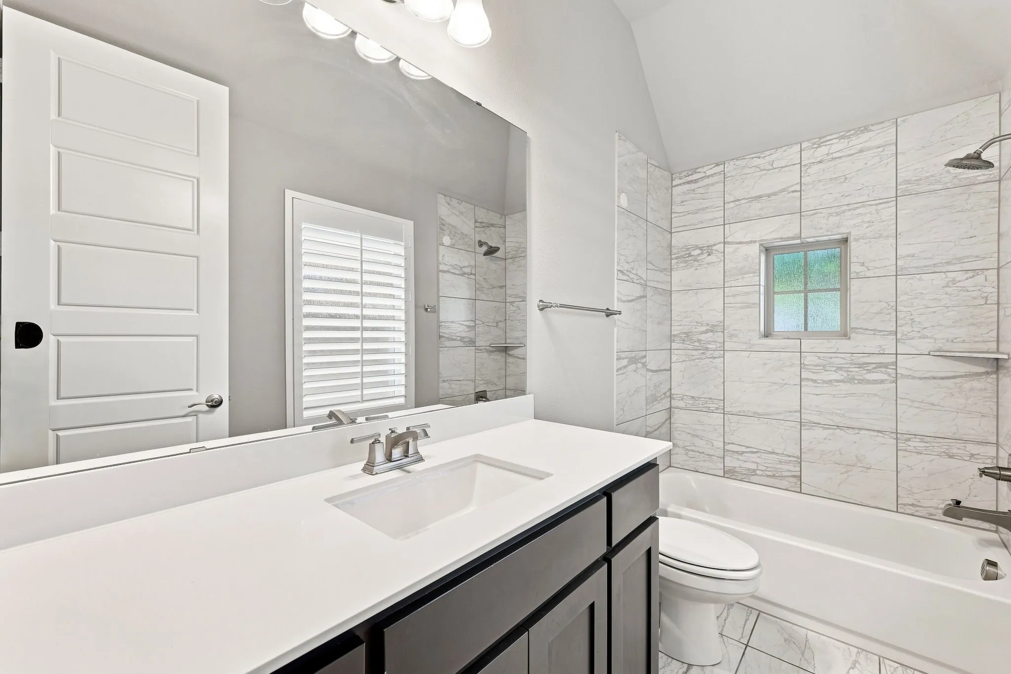 Single Family Residence For Sale in Collin County , 2318 Jefferson Avenue, Melissa, Texas 75454, 4 Bedroom, 5 Bathroom, 3 Garage spaces, 3,554 Sqft, built in 2019, mls#21356738, Real Estate Agent in Melissa, Homes For Sale in Collin county, Homes For Sale in Melissa, Realtor in Melissa Texas, Real Estate Brokerage Independent Realty Texas, Luminita Cordes Realtor