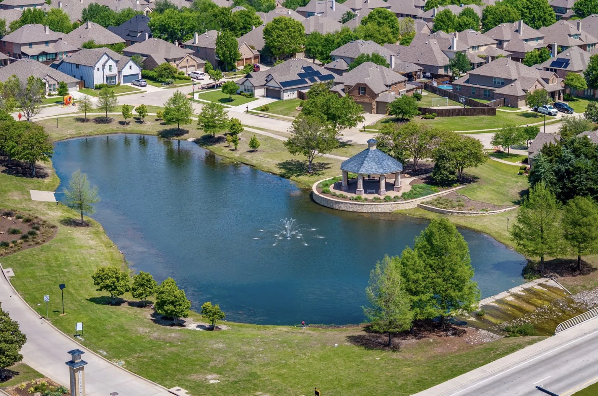 Single Family Residence For Sale in Collin County , 2318 Jefferson Avenue, Melissa, Texas 75454, 4 Bedroom, 5 Bathroom, 3 Garage spaces, 3,554 Sqft, built in 2019, mls#21356738, Real Estate Agent in Melissa, Homes For Sale in Collin county, Homes For Sale in Melissa, Realtor in Melissa Texas, Real Estate Brokerage Independent Realty Texas, Luminita Cordes Realtor