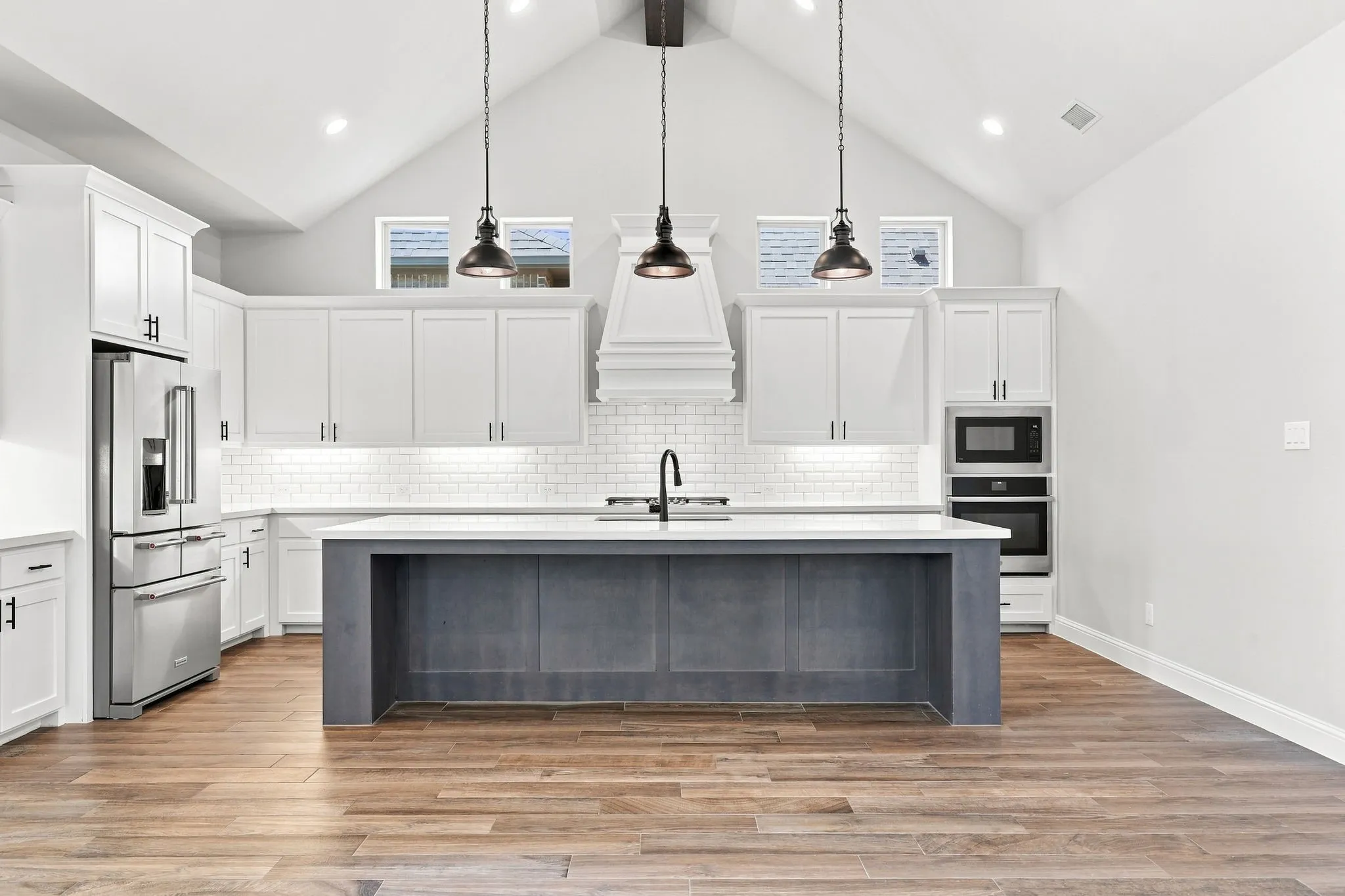 Single Family Residence For Sale in Collin County , 2318 Jefferson Avenue, Melissa, Texas 75454, 4 Bedroom, 5 Bathroom, 3 Garage spaces, 3,554 Sqft, built in 2019, mls#21356738, Real Estate Agent in Melissa, Homes For Sale in Collin county, Homes For Sale in Melissa, Realtor in Melissa Texas, Real Estate Brokerage Independent Realty Texas, Luminita Cordes Realtor