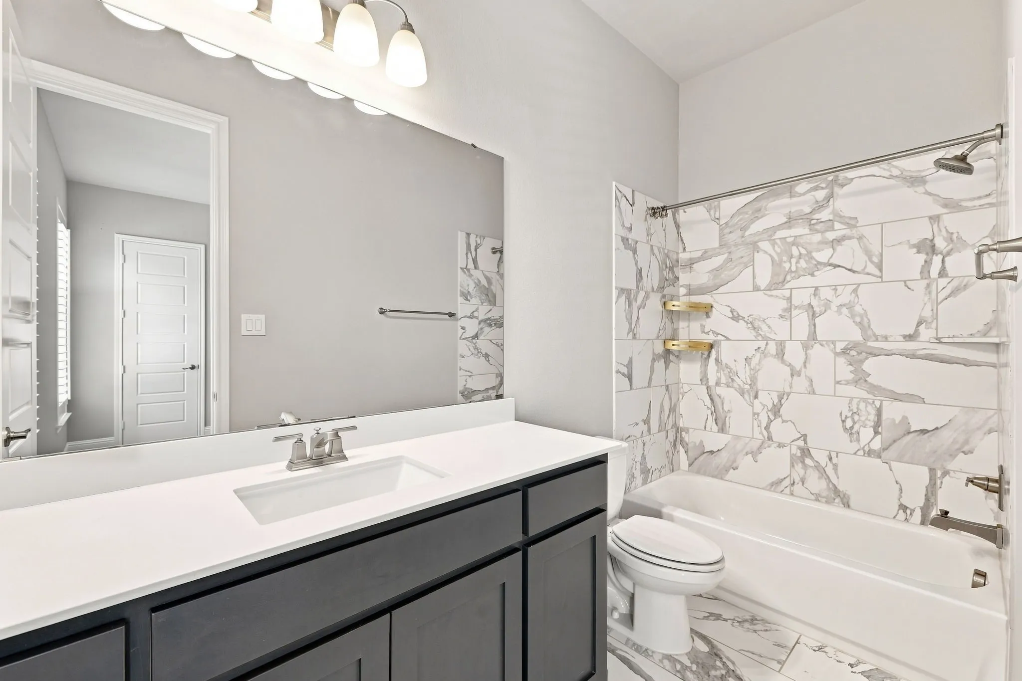 Single Family Residence For Sale in Collin County , 2318 Jefferson Avenue, Melissa, Texas 75454, 4 Bedroom, 5 Bathroom, 3 Garage spaces, 3,554 Sqft, built in 2019, mls#21356738, Real Estate Agent in Melissa, Homes For Sale in Collin county, Homes For Sale in Melissa, Realtor in Melissa Texas, Real Estate Brokerage Independent Realty Texas, Luminita Cordes Realtor
