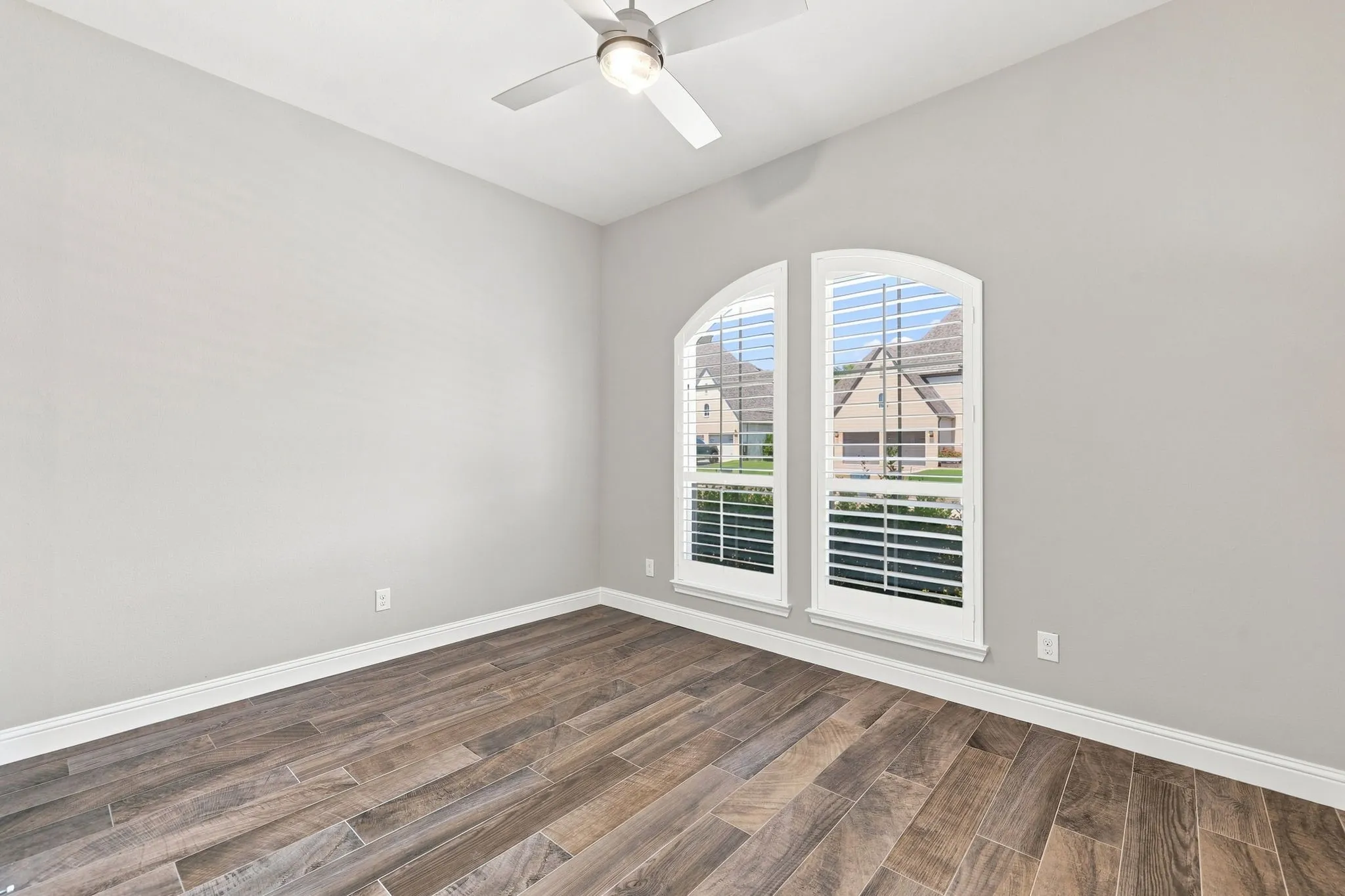Single Family Residence For Sale in Collin County , 2318 Jefferson Avenue, Melissa, Texas 75454, 4 Bedroom, 5 Bathroom, 3 Garage spaces, 3,554 Sqft, built in 2019, mls#21356738, Real Estate Agent in Melissa, Homes For Sale in Collin county, Homes For Sale in Melissa, Realtor in Melissa Texas, Real Estate Brokerage Independent Realty Texas, Luminita Cordes Realtor