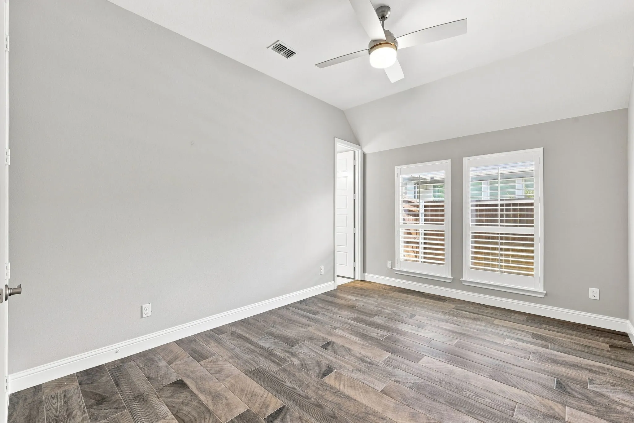 Single Family Residence For Sale in Collin County , 2318 Jefferson Avenue, Melissa, Texas 75454, 4 Bedroom, 5 Bathroom, 3 Garage spaces, 3,554 Sqft, built in 2019, mls#21356738, Real Estate Agent in Melissa, Homes For Sale in Collin county, Homes For Sale in Melissa, Realtor in Melissa Texas, Real Estate Brokerage Independent Realty Texas, Luminita Cordes Realtor