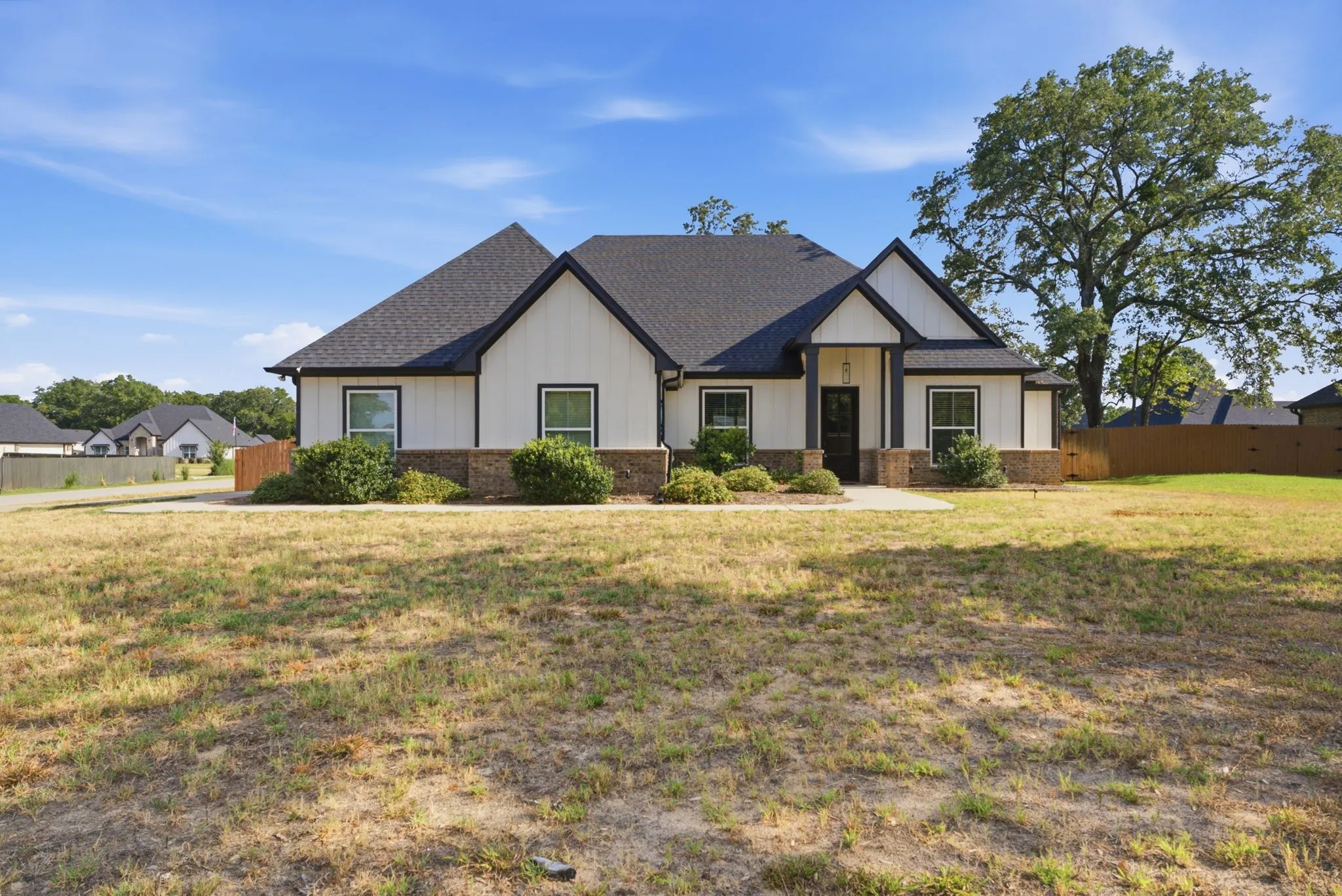 Single Family Residence For Sale in Wood County , 158 Forest View Drive, Mineola, Texas 75773, 4 Bedroom, 3 Bathroom, 2 Garage spaces, 2,445 Sqft, built in 2021, mls#21358098, Real Estate Agent in Mineola, Homes For Sale in Wood county, Homes For Sale in Mineola, Realtor in Mineola Texas, Real Estate Brokerage Independent Realty Texas, Luminita Cordes Realtor