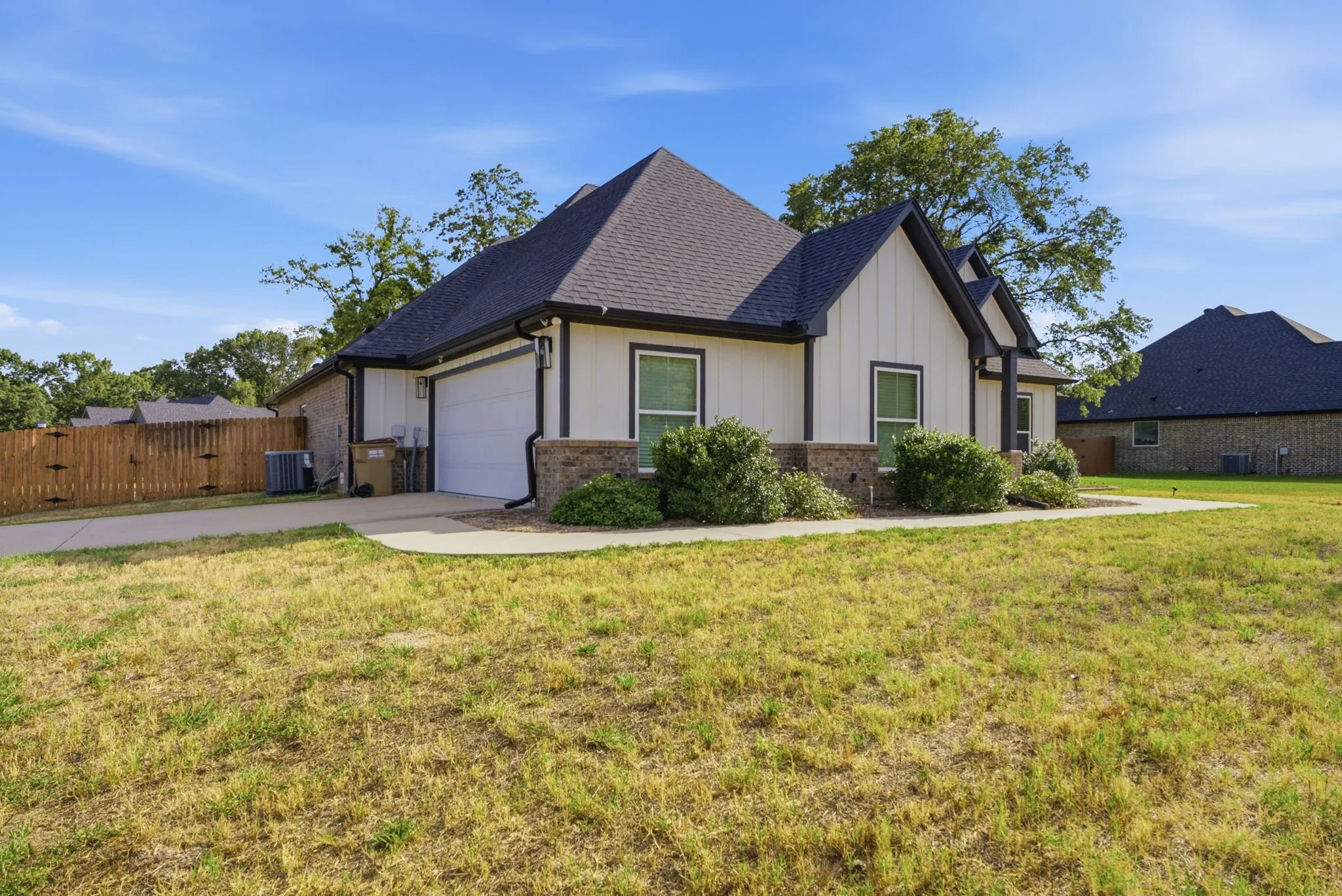 Single Family Residence For Sale in Wood County , 158 Forest View Drive, Mineola, Texas 75773, 4 Bedroom, 3 Bathroom, 2 Garage spaces, 2,445 Sqft, built in 2021, mls#21358098, Real Estate Agent in Mineola, Homes For Sale in Wood county, Homes For Sale in Mineola, Realtor in Mineola Texas, Real Estate Brokerage Independent Realty Texas, Luminita Cordes Realtor