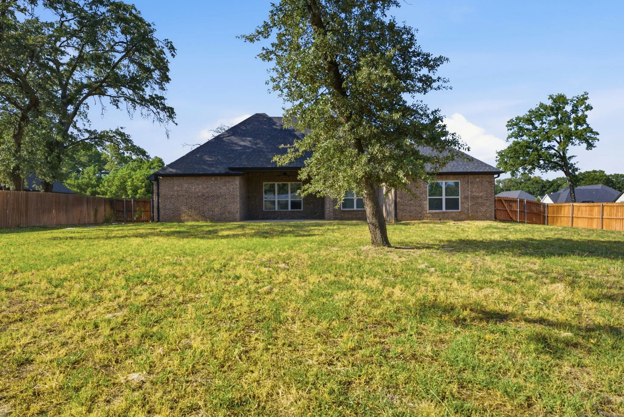 Single Family Residence For Sale in Wood County , 158 Forest View Drive, Mineola, Texas 75773, 4 Bedroom, 3 Bathroom, 2 Garage spaces, 2,445 Sqft, built in 2021, mls#21358098, Real Estate Agent in Mineola, Homes For Sale in Wood county, Homes For Sale in Mineola, Realtor in Mineola Texas, Real Estate Brokerage Independent Realty Texas, Luminita Cordes Realtor