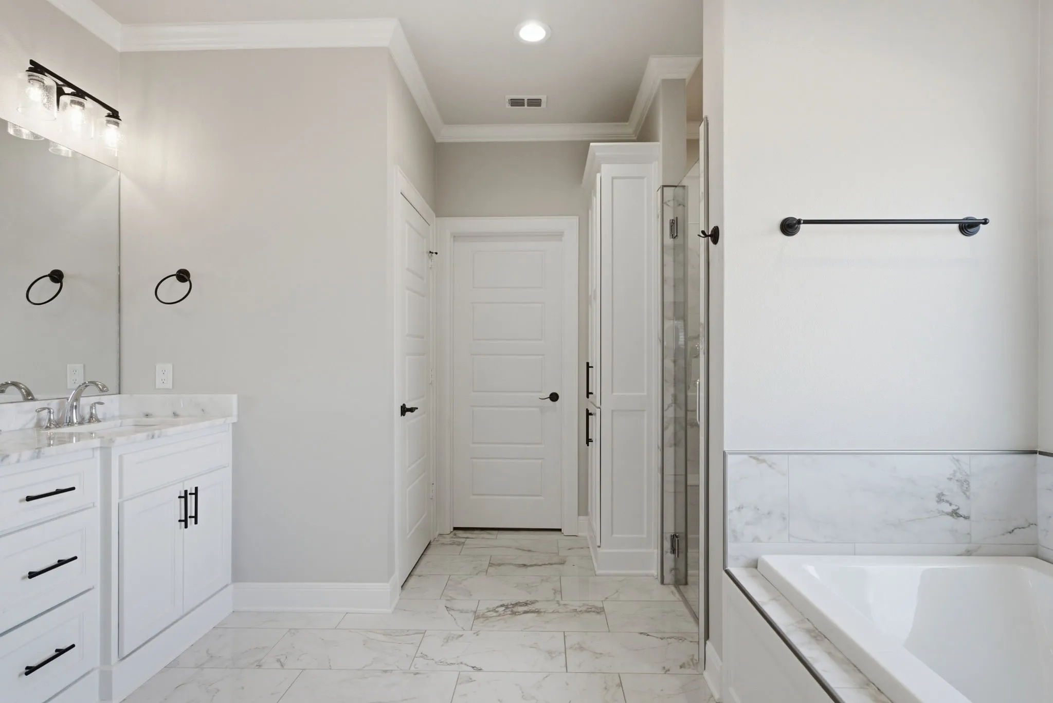 Single Family Residence For Sale in Wood County , 158 Forest View Drive, Mineola, Texas 75773, 4 Bedroom, 3 Bathroom, 2 Garage spaces, 2,445 Sqft, built in 2021, mls#21358098, Real Estate Agent in Mineola, Homes For Sale in Wood county, Homes For Sale in Mineola, Realtor in Mineola Texas, Real Estate Brokerage Independent Realty Texas, Luminita Cordes Realtor