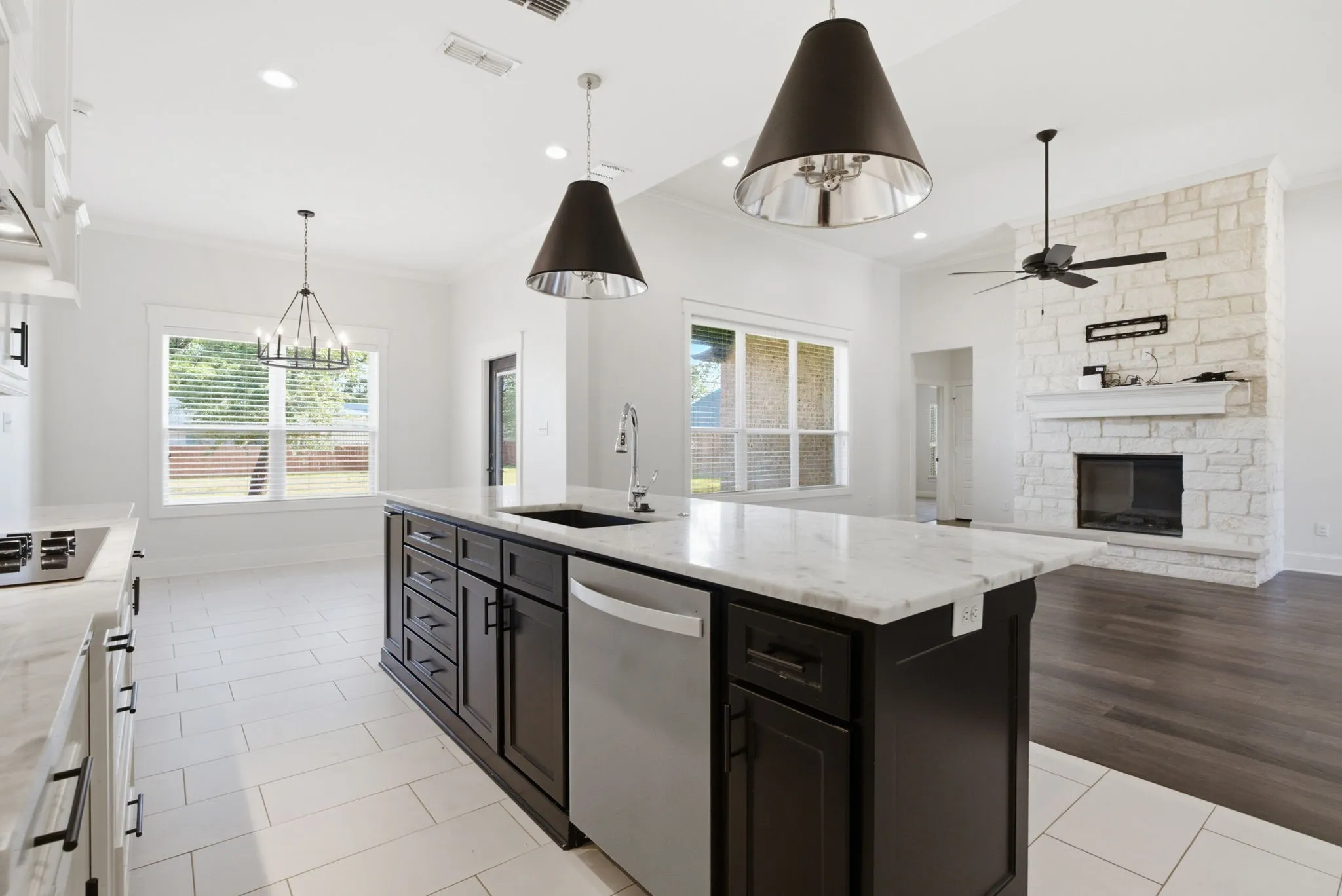 Single Family Residence For Sale in Wood County , 158 Forest View Drive, Mineola, Texas 75773, 4 Bedroom, 3 Bathroom, 2 Garage spaces, 2,445 Sqft, built in 2021, mls#21358098, Real Estate Agent in Mineola, Homes For Sale in Wood county, Homes For Sale in Mineola, Realtor in Mineola Texas, Real Estate Brokerage Independent Realty Texas, Luminita Cordes Realtor