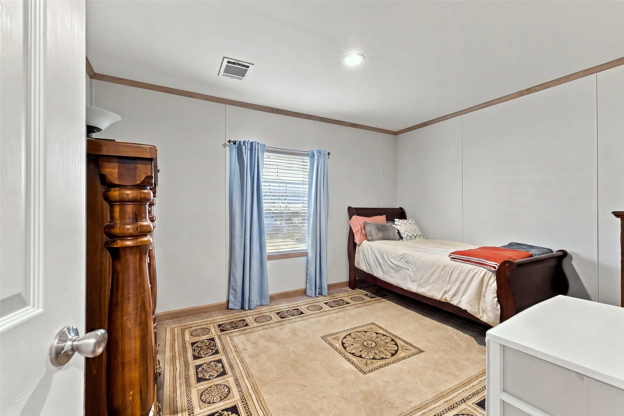 Secondary bedroom