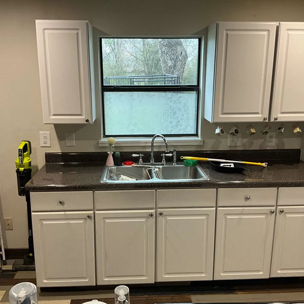 Single Family Residence For Sale in Kaufman County , 107 W 15th Street, Kemp, Texas 75143, 1 Bedroom, 1 Bathroom, Garage spaces, 618 Sqft, built in 1960, mls#21358945, Real Estate Agent in Kemp, Homes For Sale in Kaufman county, Homes For Sale in Kemp, Realtor in Kemp Texas, Real Estate Brokerage Independent Realty Texas, Luminita Cordes Realtor