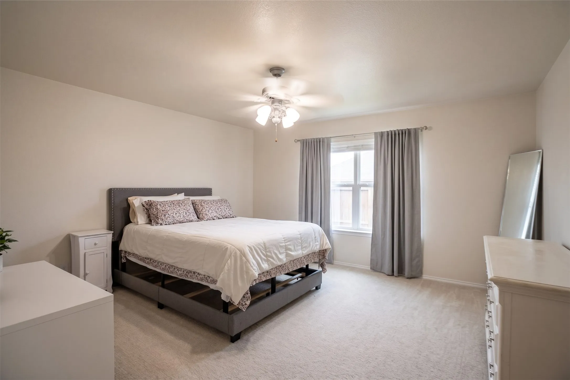 Single Family Residence For Sale in Tarrant County , 10713 Vista Heights Boulevard, Fort Worth, Texas 76108, 5 Bedroom, 4 Bathroom, 2 Garage spaces, 3,112 Sqft, built in 2005, mls#21358795, Real Estate Agent in Fort Worth, Homes For Sale in Tarrant county, Homes For Sale in Fort Worth, Realtor in Fort Worth Texas, Real Estate Brokerage Independent Realty Texas, Luminita Cordes Realtor