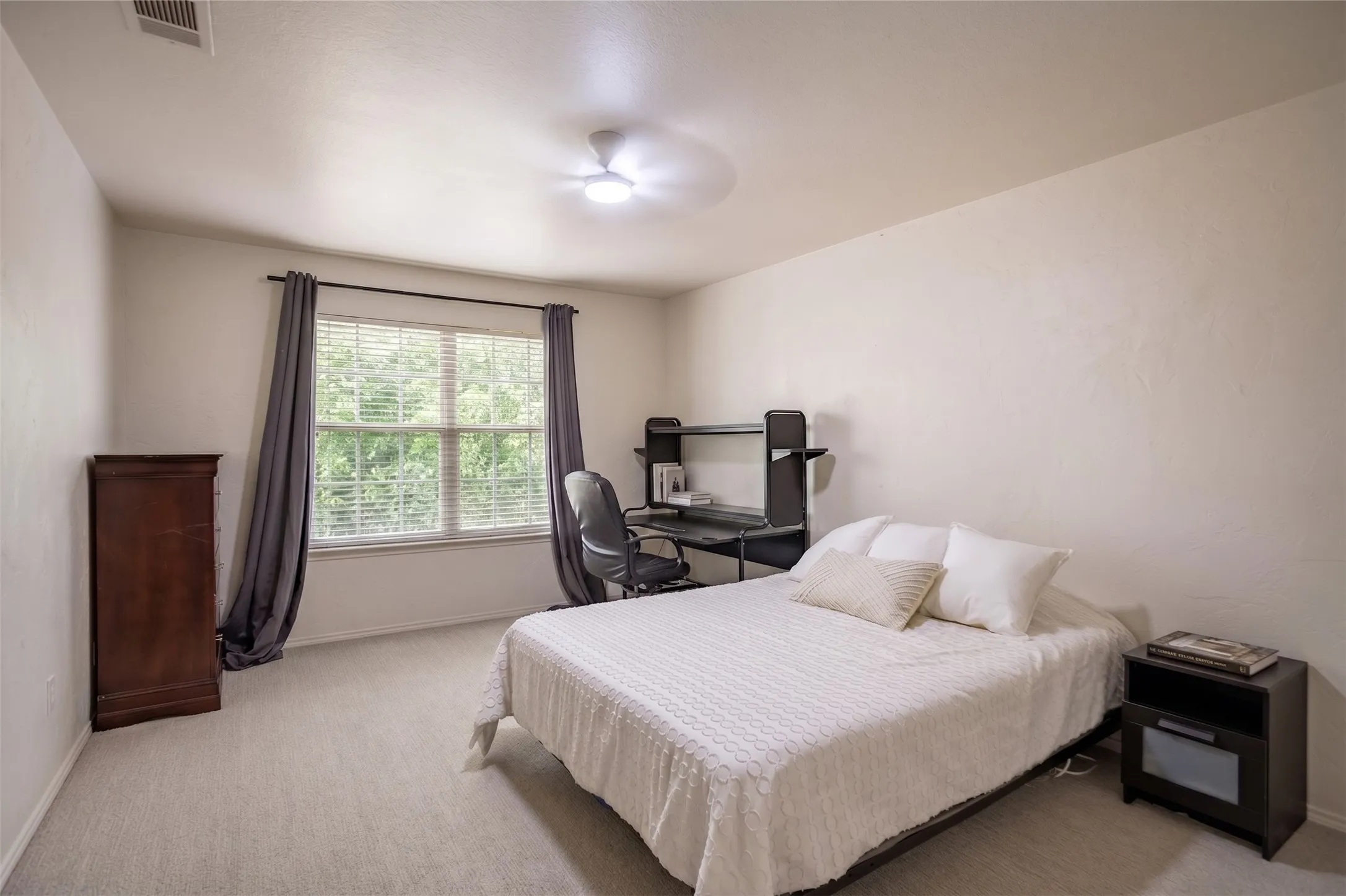 Single Family Residence For Sale in Tarrant County , 10713 Vista Heights Boulevard, Fort Worth, Texas 76108, 5 Bedroom, 4 Bathroom, 2 Garage spaces, 3,112 Sqft, built in 2005, mls#21358795, Real Estate Agent in Fort Worth, Homes For Sale in Tarrant county, Homes For Sale in Fort Worth, Realtor in Fort Worth Texas, Real Estate Brokerage Independent Realty Texas, Luminita Cordes Realtor