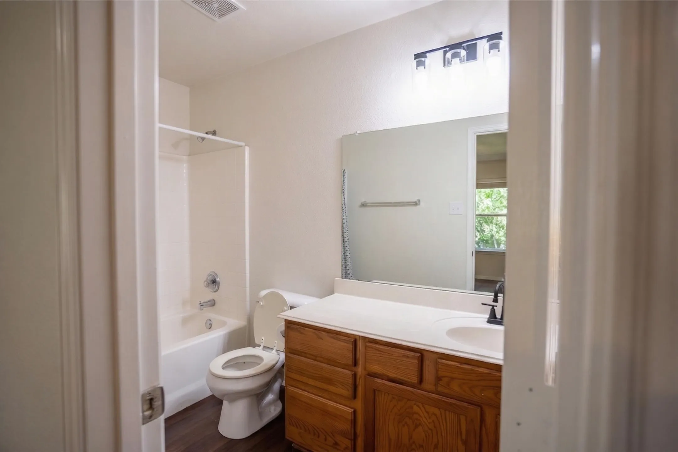Single Family Residence For Sale in Tarrant County , 10713 Vista Heights Boulevard, Fort Worth, Texas 76108, 5 Bedroom, 4 Bathroom, 2 Garage spaces, 3,112 Sqft, built in 2005, mls#21358795, Real Estate Agent in Fort Worth, Homes For Sale in Tarrant county, Homes For Sale in Fort Worth, Realtor in Fort Worth Texas, Real Estate Brokerage Independent Realty Texas, Luminita Cordes Realtor
