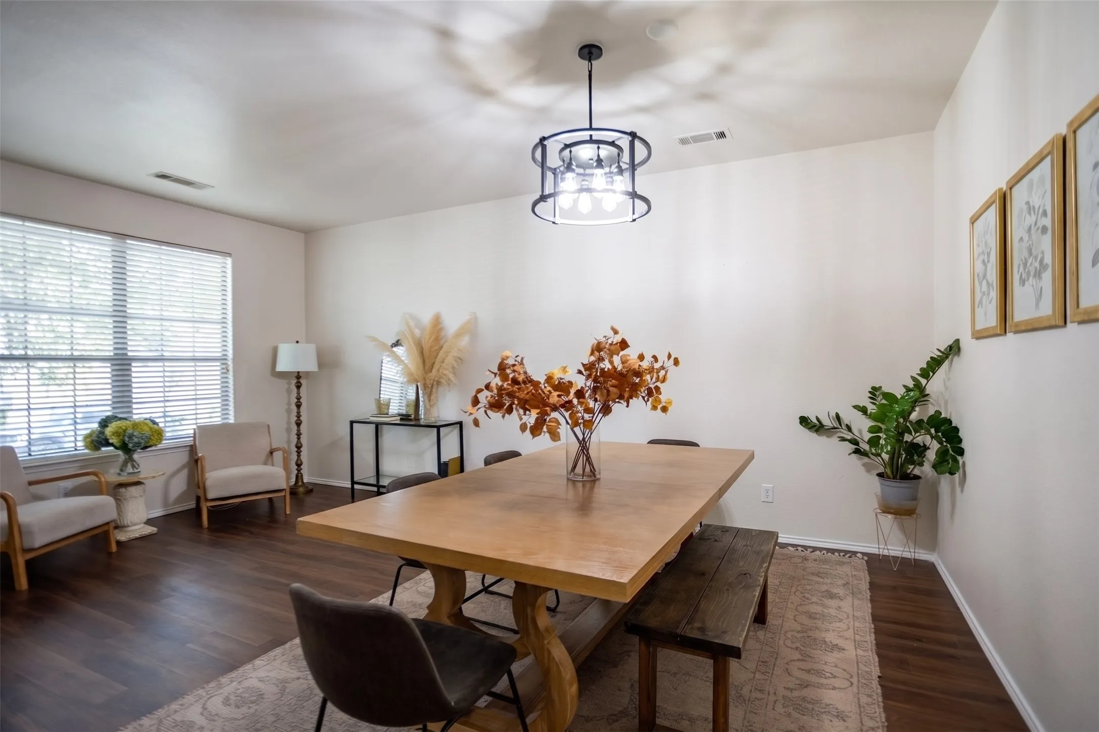 Single Family Residence For Sale in Tarrant County , 10713 Vista Heights Boulevard, Fort Worth, Texas 76108, 5 Bedroom, 4 Bathroom, 2 Garage spaces, 3,112 Sqft, built in 2005, mls#21358795, Real Estate Agent in Fort Worth, Homes For Sale in Tarrant county, Homes For Sale in Fort Worth, Realtor in Fort Worth Texas, Real Estate Brokerage Independent Realty Texas, Luminita Cordes Realtor