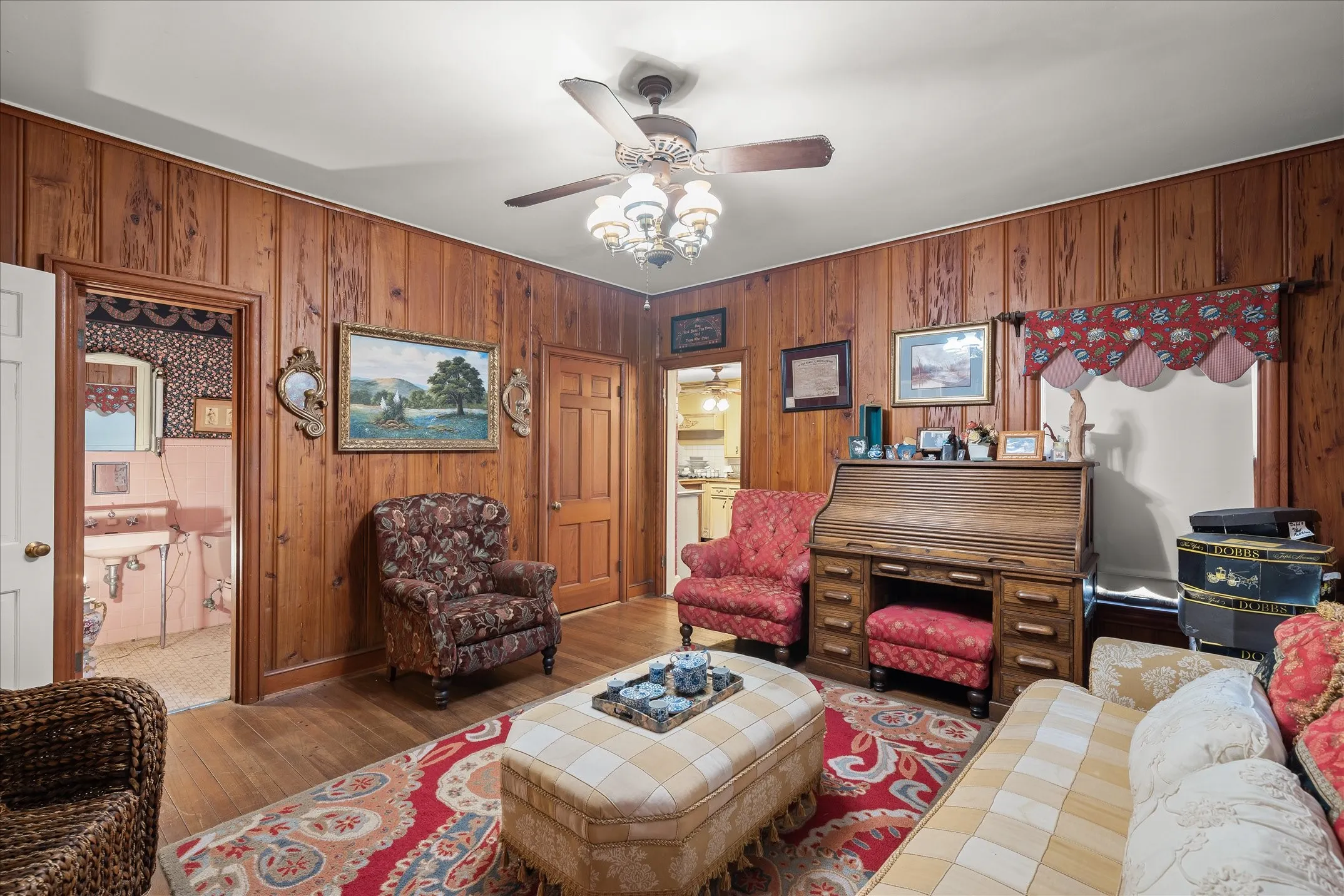 Single Family Residence For Sale in Van Zandt County , 321 S Mary, Wills Point, Texas 75169, 3 Bedroom, 3 Bathroom, 2 Garage spaces, 3,156 Sqft, built in 1949, Price $499,900, mls#21333236, Real Estate Agent in Wills Point, Homes For Sale in Van Zandt county, Homes For Sale in Wills Point, Realtor in Wills Point Texas, Real Estate Brokerage Independent Realty Texas, Luminita Cordes Realtor