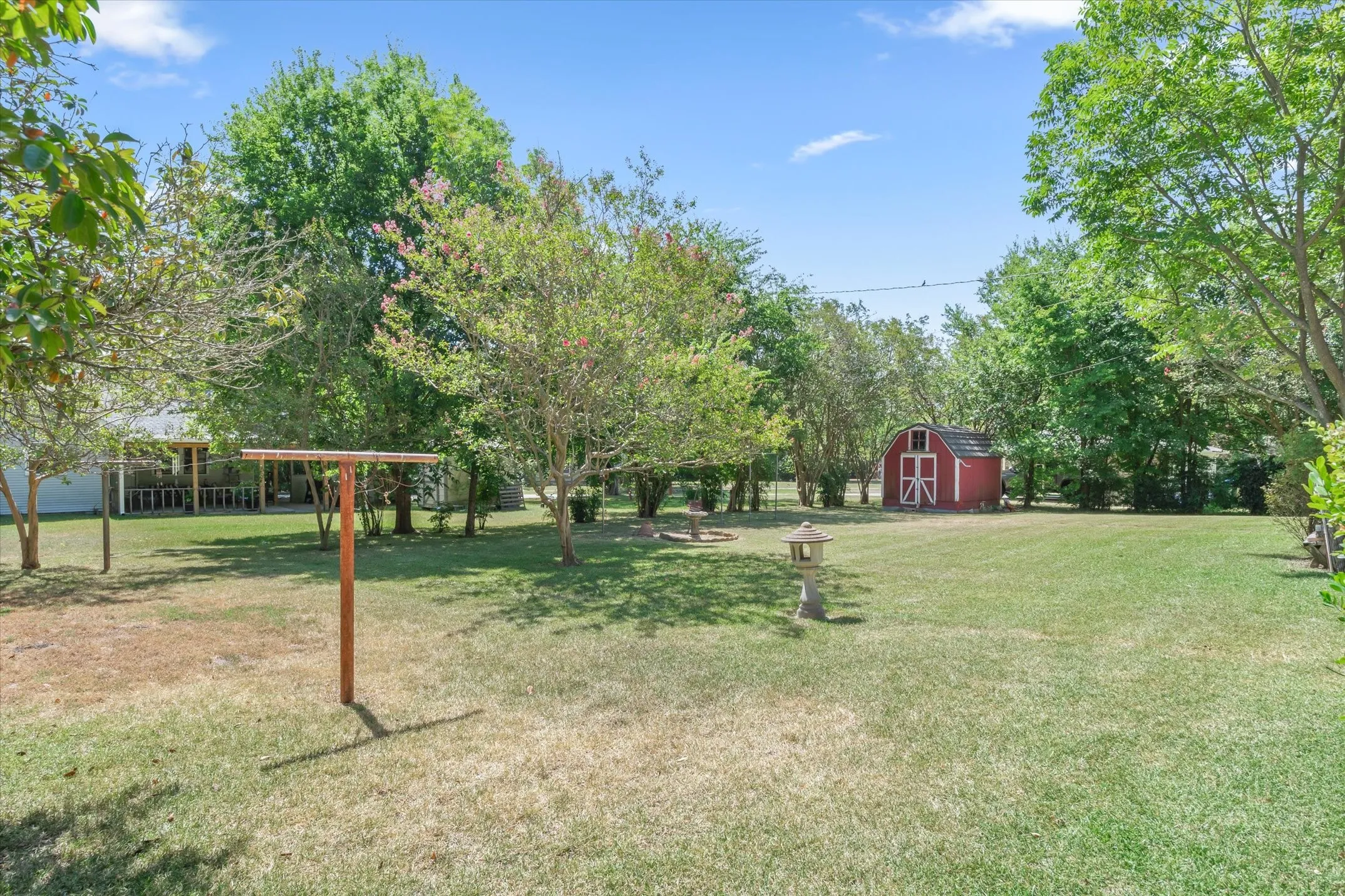 Single Family Residence For Sale in Van Zandt County , 321 S Mary, Wills Point, Texas 75169, 3 Bedroom, 3 Bathroom, 2 Garage spaces, 3,156 Sqft, built in 1949, Price $499,900, mls#21333236, Real Estate Agent in Wills Point, Homes For Sale in Van Zandt county, Homes For Sale in Wills Point, Realtor in Wills Point Texas, Real Estate Brokerage Independent Realty Texas, Luminita Cordes Realtor