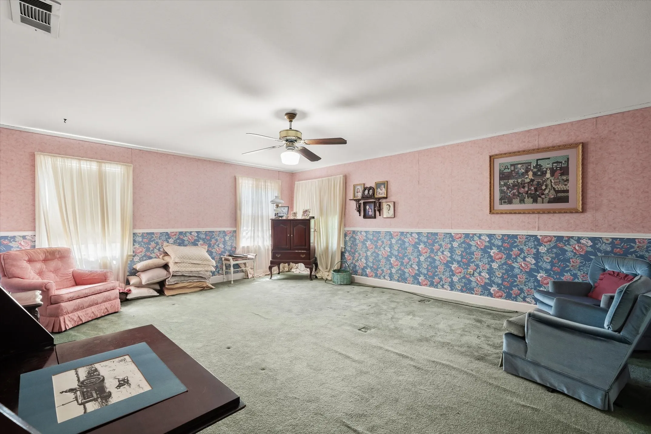 Single Family Residence For Sale in Van Zandt County , 321 S Mary, Wills Point, Texas 75169, 3 Bedroom, 3 Bathroom, 2 Garage spaces, 3,156 Sqft, built in 1949, Price $499,900, mls#21333236, Real Estate Agent in Wills Point, Homes For Sale in Van Zandt county, Homes For Sale in Wills Point, Realtor in Wills Point Texas, Real Estate Brokerage Independent Realty Texas, Luminita Cordes Realtor