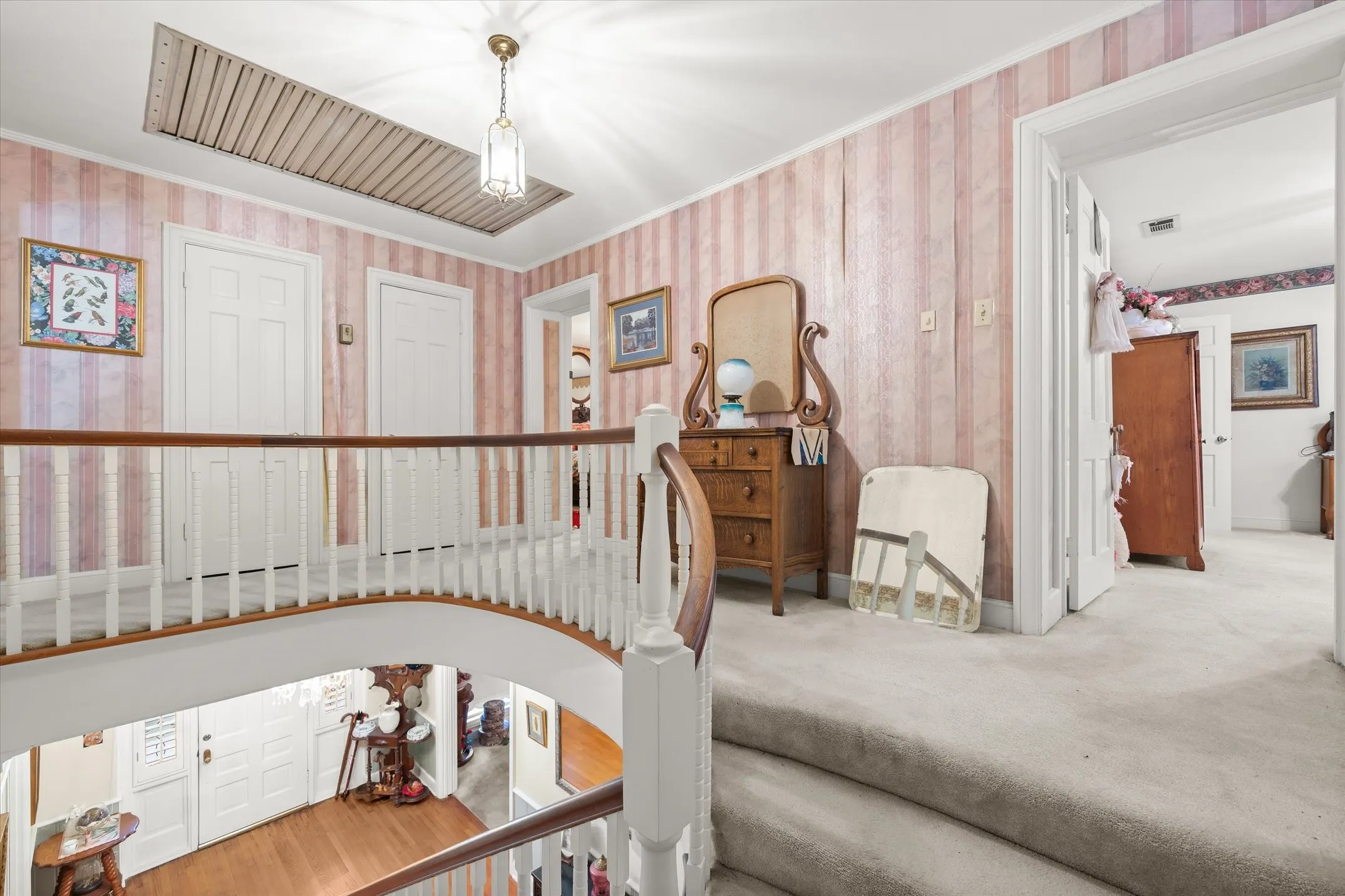 Single Family Residence For Sale in Van Zandt County , 321 S Mary, Wills Point, Texas 75169, 3 Bedroom, 3 Bathroom, 2 Garage spaces, 3,156 Sqft, built in 1949, Price $499,900, mls#21333236, Real Estate Agent in Wills Point, Homes For Sale in Van Zandt county, Homes For Sale in Wills Point, Realtor in Wills Point Texas, Real Estate Brokerage Independent Realty Texas, Luminita Cordes Realtor