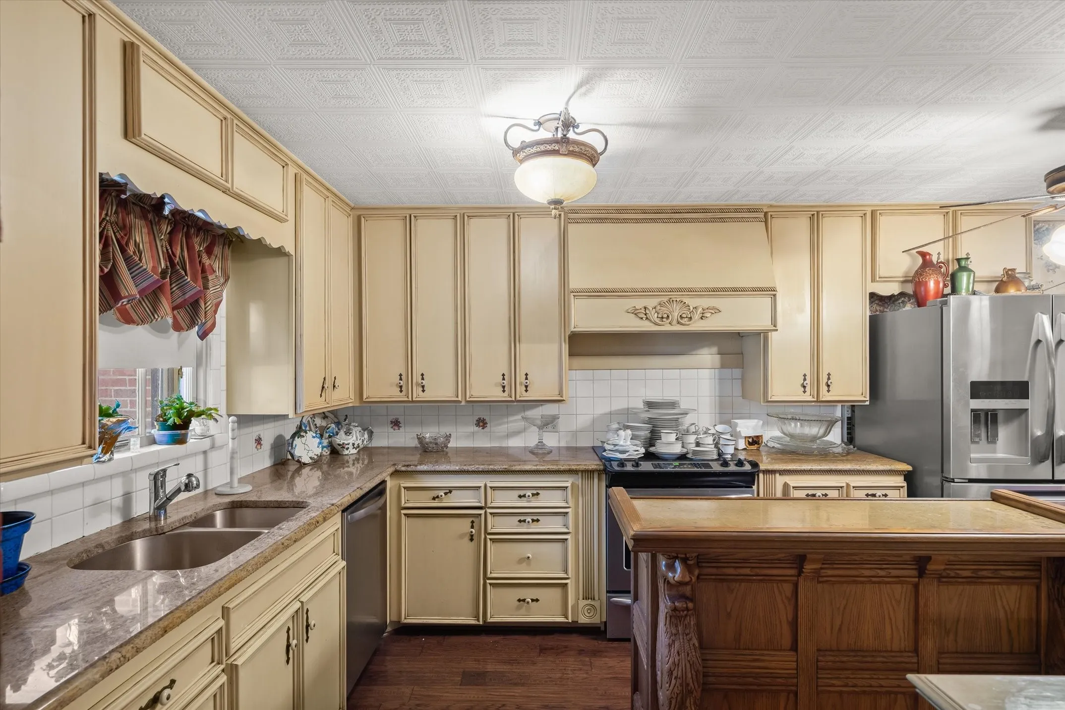 Single Family Residence For Sale in Van Zandt County , 321 S Mary, Wills Point, Texas 75169, 3 Bedroom, 3 Bathroom, 2 Garage spaces, 3,156 Sqft, built in 1949, Price $499,900, mls#21333236, Real Estate Agent in Wills Point, Homes For Sale in Van Zandt county, Homes For Sale in Wills Point, Realtor in Wills Point Texas, Real Estate Brokerage Independent Realty Texas, Luminita Cordes Realtor