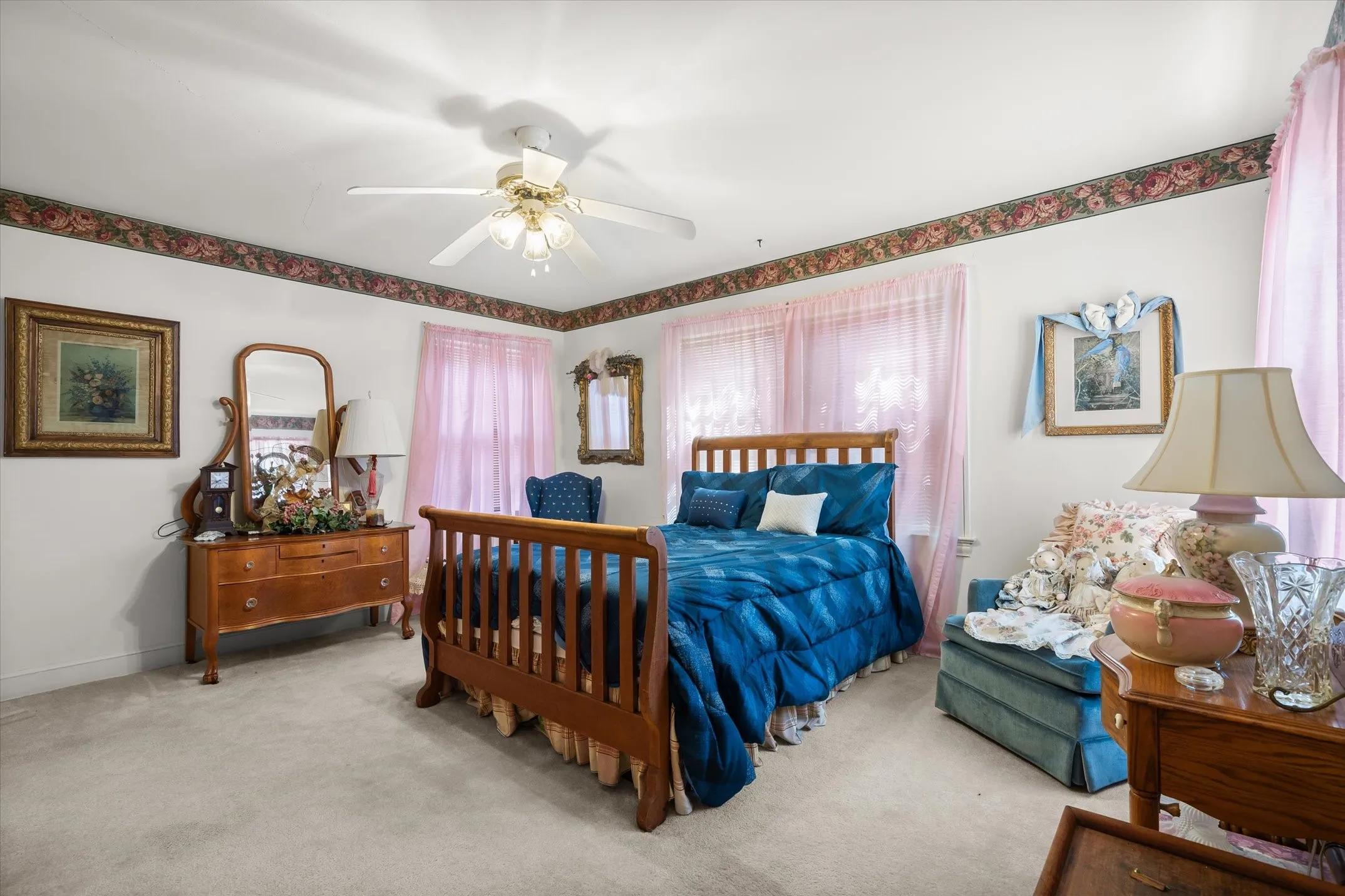 Single Family Residence For Sale in Van Zandt County , 321 S Mary, Wills Point, Texas 75169, 3 Bedroom, 3 Bathroom, 2 Garage spaces, 3,156 Sqft, built in 1949, Price $499,900, mls#21333236, Real Estate Agent in Wills Point, Homes For Sale in Van Zandt county, Homes For Sale in Wills Point, Realtor in Wills Point Texas, Real Estate Brokerage Independent Realty Texas, Luminita Cordes Realtor