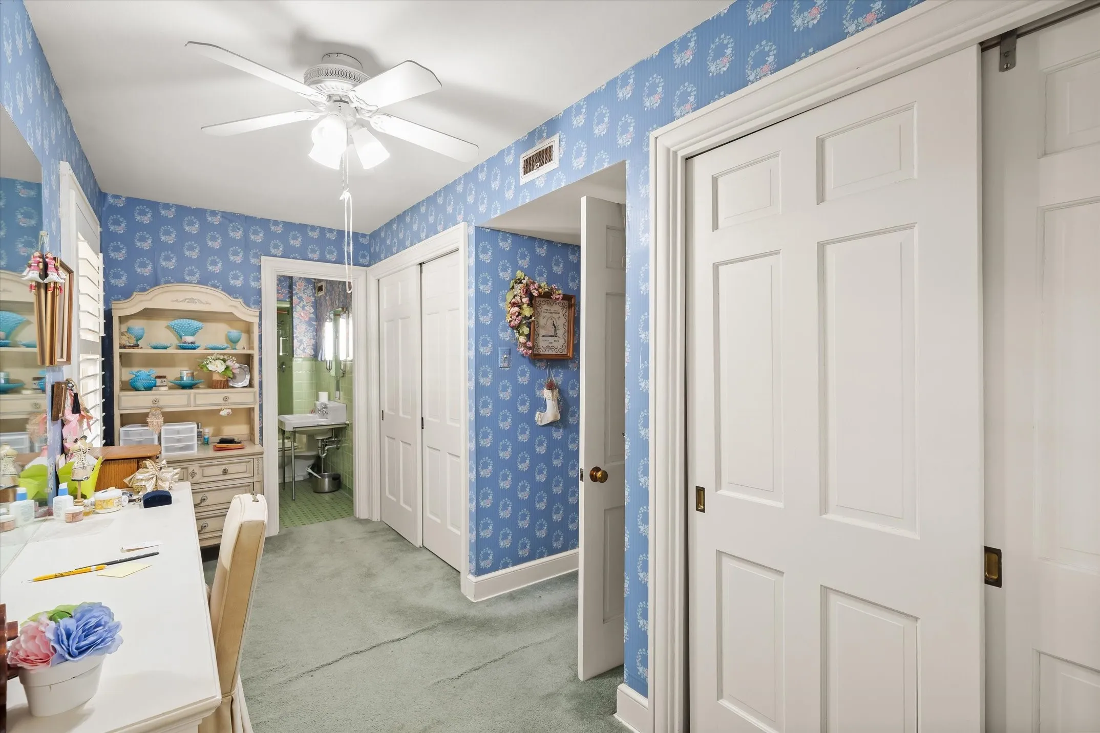 Single Family Residence For Sale in Van Zandt County , 321 S Mary, Wills Point, Texas 75169, 3 Bedroom, 3 Bathroom, 2 Garage spaces, 3,156 Sqft, built in 1949, Price $499,900, mls#21333236, Real Estate Agent in Wills Point, Homes For Sale in Van Zandt county, Homes For Sale in Wills Point, Realtor in Wills Point Texas, Real Estate Brokerage Independent Realty Texas, Luminita Cordes Realtor