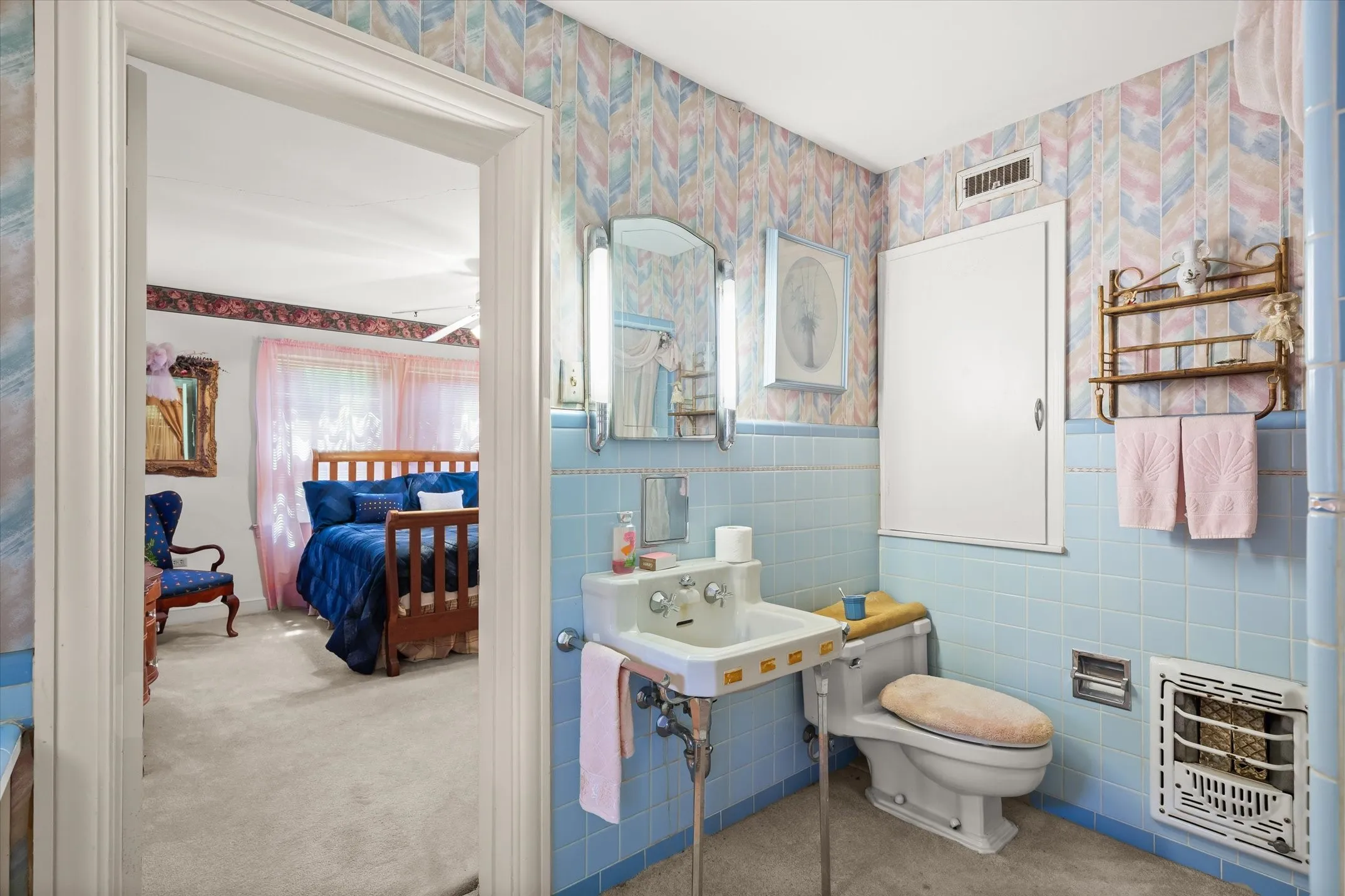 Single Family Residence For Sale in Van Zandt County , 321 S Mary, Wills Point, Texas 75169, 3 Bedroom, 3 Bathroom, 2 Garage spaces, 3,156 Sqft, built in 1949, Price $499,900, mls#21333236, Real Estate Agent in Wills Point, Homes For Sale in Van Zandt county, Homes For Sale in Wills Point, Realtor in Wills Point Texas, Real Estate Brokerage Independent Realty Texas, Luminita Cordes Realtor