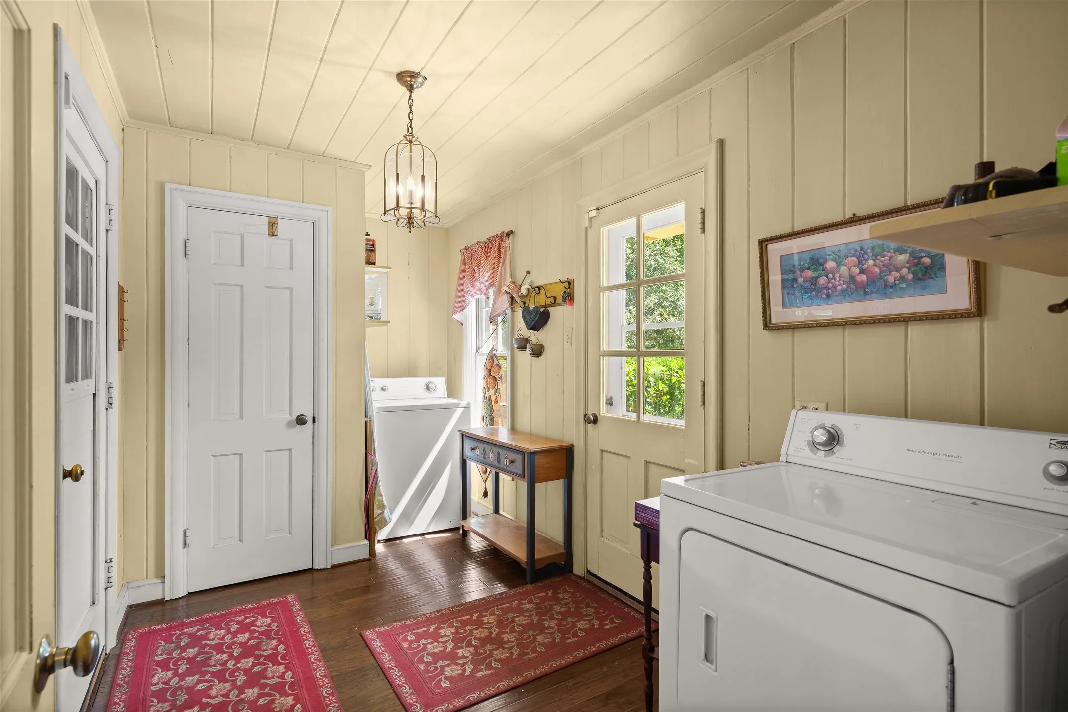 Single Family Residence For Sale in Van Zandt County , 321 S Mary, Wills Point, Texas 75169, 3 Bedroom, 3 Bathroom, 2 Garage spaces, 3,156 Sqft, built in 1949, Price $499,900, mls#21333236, Real Estate Agent in Wills Point, Homes For Sale in Van Zandt county, Homes For Sale in Wills Point, Realtor in Wills Point Texas, Real Estate Brokerage Independent Realty Texas, Luminita Cordes Realtor
