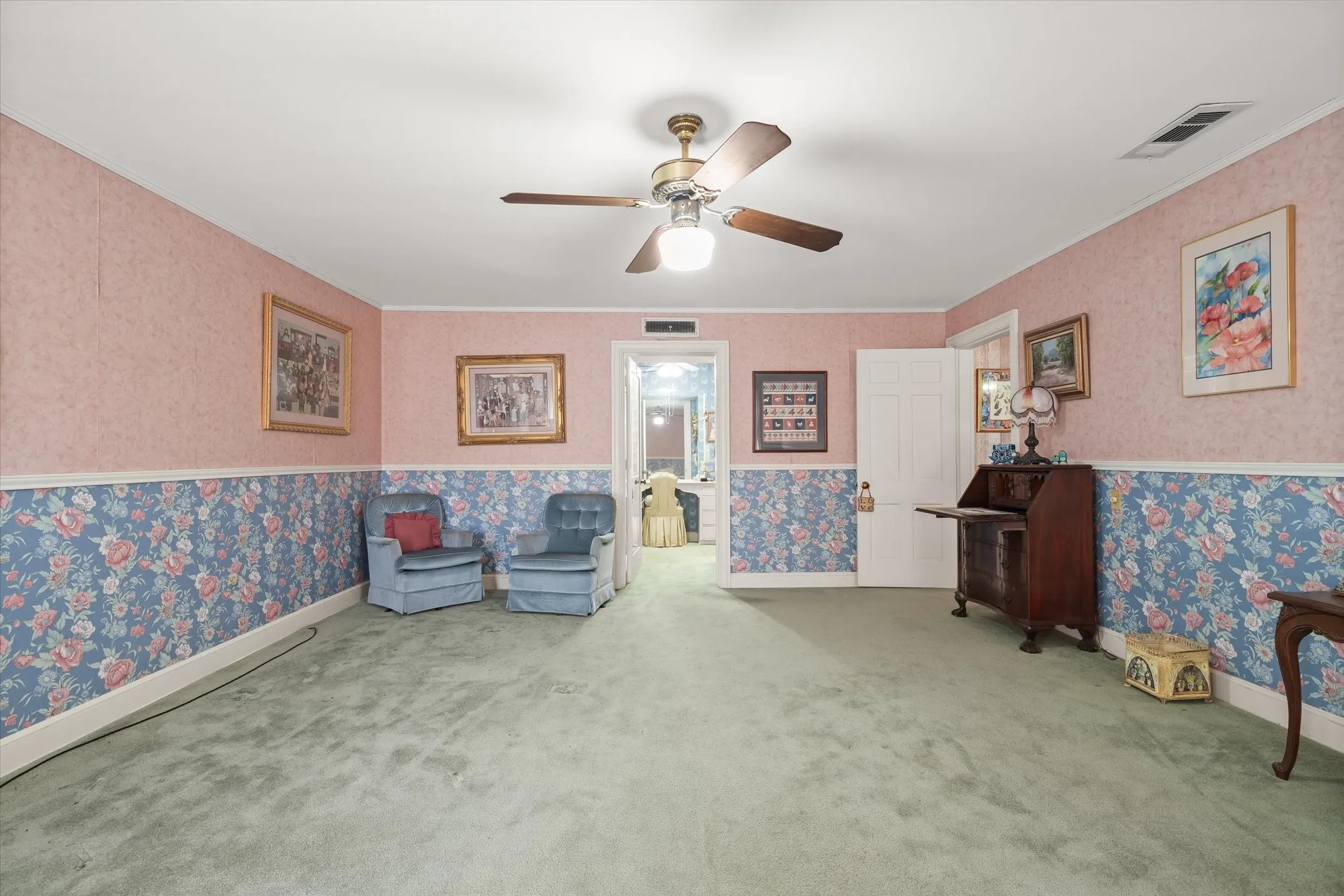 Single Family Residence For Sale in Van Zandt County , 321 S Mary, Wills Point, Texas 75169, 3 Bedroom, 3 Bathroom, 2 Garage spaces, 3,156 Sqft, built in 1949, Price $499,900, mls#21333236, Real Estate Agent in Wills Point, Homes For Sale in Van Zandt county, Homes For Sale in Wills Point, Realtor in Wills Point Texas, Real Estate Brokerage Independent Realty Texas, Luminita Cordes Realtor