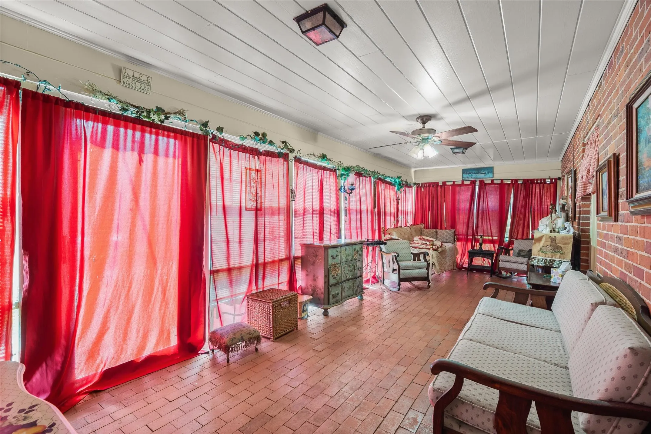 Single Family Residence For Sale in Van Zandt County , 321 S Mary, Wills Point, Texas 75169, 3 Bedroom, 3 Bathroom, 2 Garage spaces, 3,156 Sqft, built in 1949, Price $499,900, mls#21333236, Real Estate Agent in Wills Point, Homes For Sale in Van Zandt county, Homes For Sale in Wills Point, Realtor in Wills Point Texas, Real Estate Brokerage Independent Realty Texas, Luminita Cordes Realtor