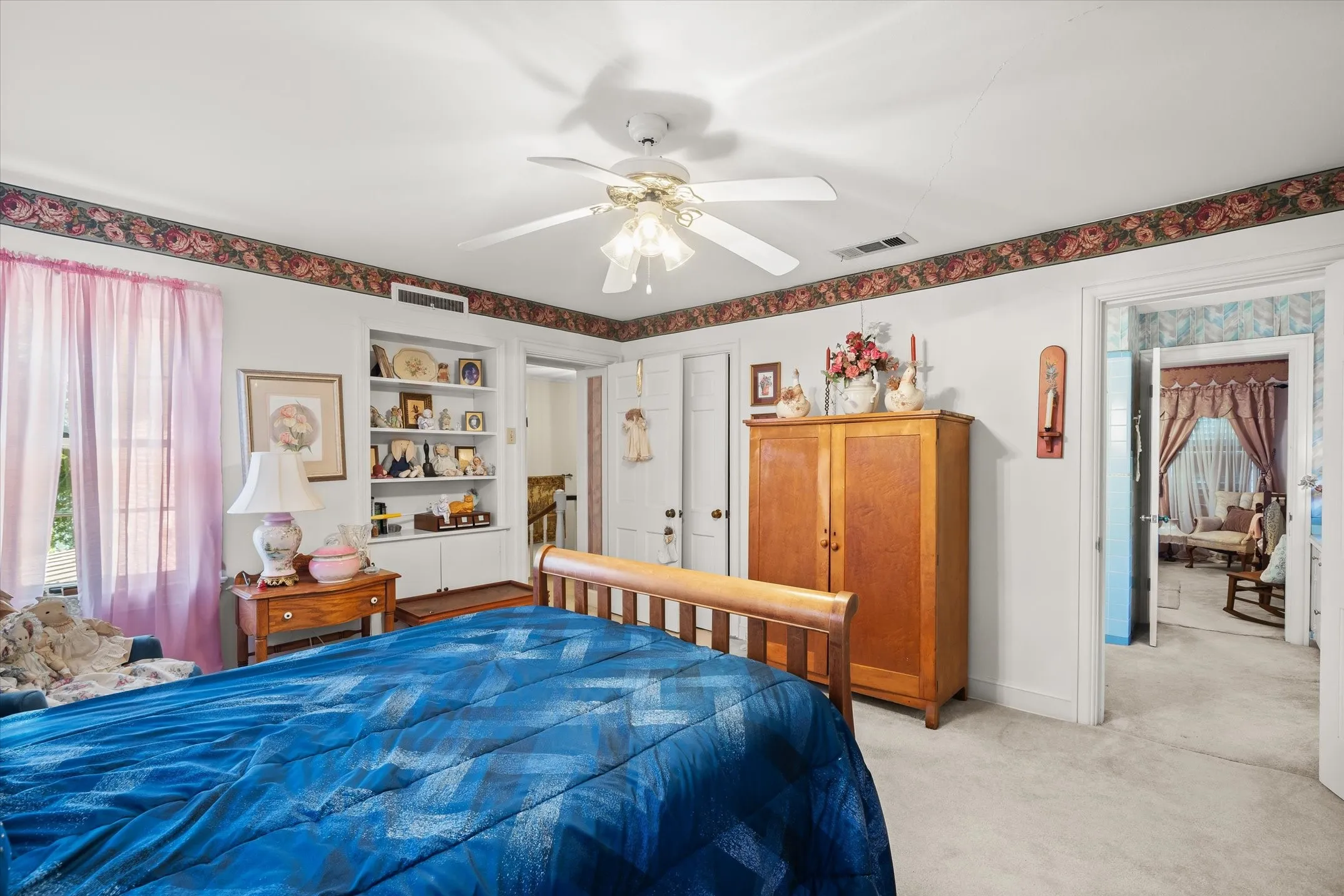 Single Family Residence For Sale in Van Zandt County , 321 S Mary, Wills Point, Texas 75169, 3 Bedroom, 3 Bathroom, 2 Garage spaces, 3,156 Sqft, built in 1949, Price $499,900, mls#21333236, Real Estate Agent in Wills Point, Homes For Sale in Van Zandt county, Homes For Sale in Wills Point, Realtor in Wills Point Texas, Real Estate Brokerage Independent Realty Texas, Luminita Cordes Realtor