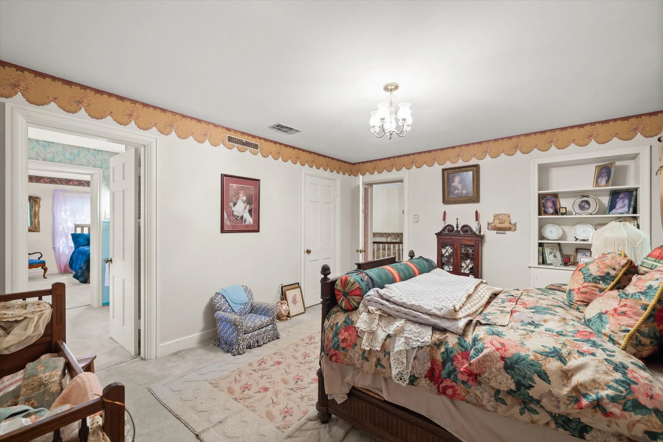 Single Family Residence For Sale in Van Zandt County , 321 S Mary, Wills Point, Texas 75169, 3 Bedroom, 3 Bathroom, 2 Garage spaces, 3,156 Sqft, built in 1949, Price $499,900, mls#21333236, Real Estate Agent in Wills Point, Homes For Sale in Van Zandt county, Homes For Sale in Wills Point, Realtor in Wills Point Texas, Real Estate Brokerage Independent Realty Texas, Luminita Cordes Realtor
