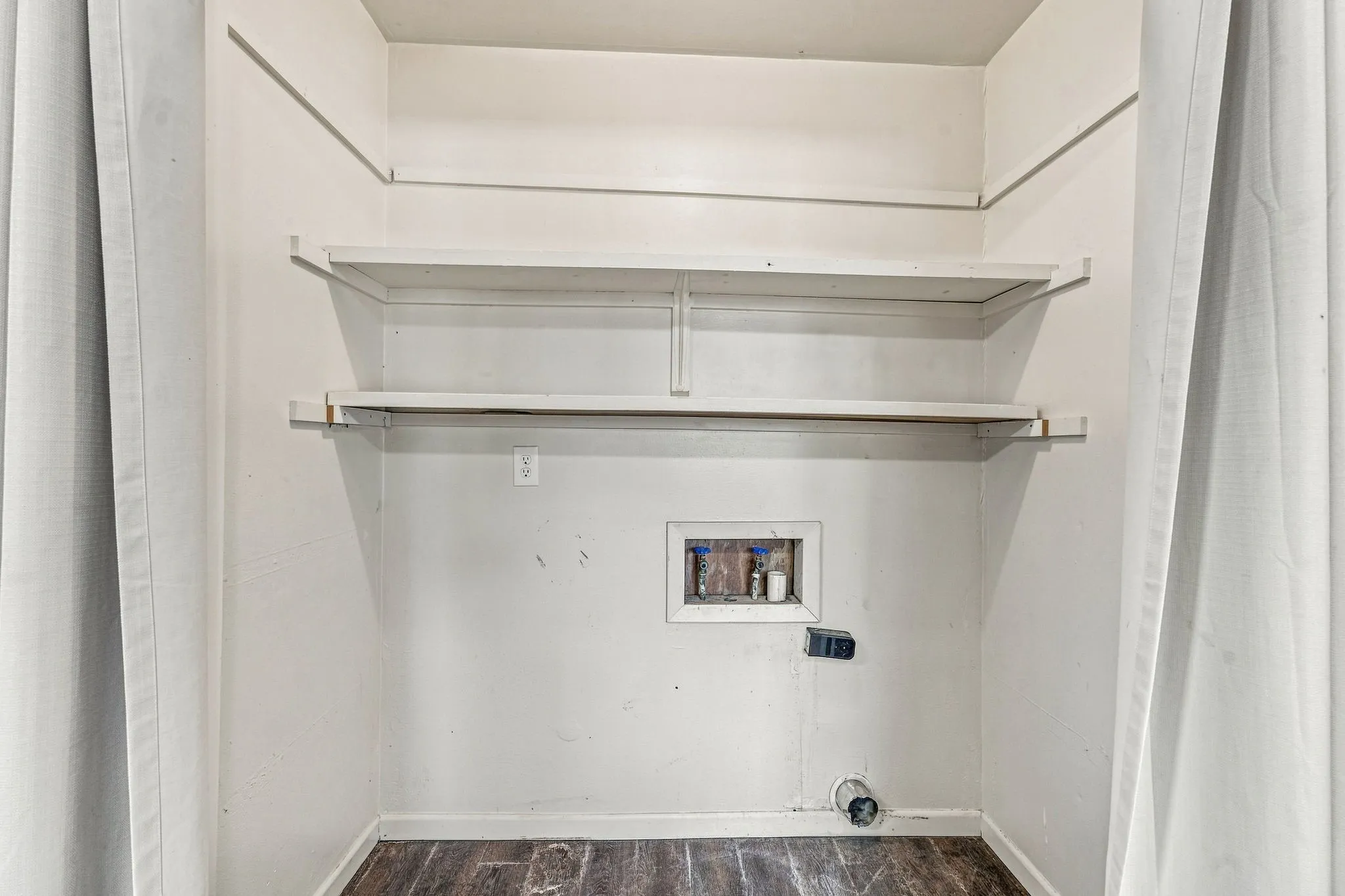 Single Family Residence For Sale in Erath County , 905 Meadowlark Lane, Stephenville, Texas 76401, 3 Bedroom, 2 Bathroom, 2 Garage spaces, 1,982 Sqft, built in 1970, mls#21356460, Real Estate Agent in Stephenville, Homes For Sale in Erath county, Homes For Sale in Stephenville, Realtor in Stephenville Texas, Real Estate Brokerage Independent Realty Texas, Luminita Cordes Realtor