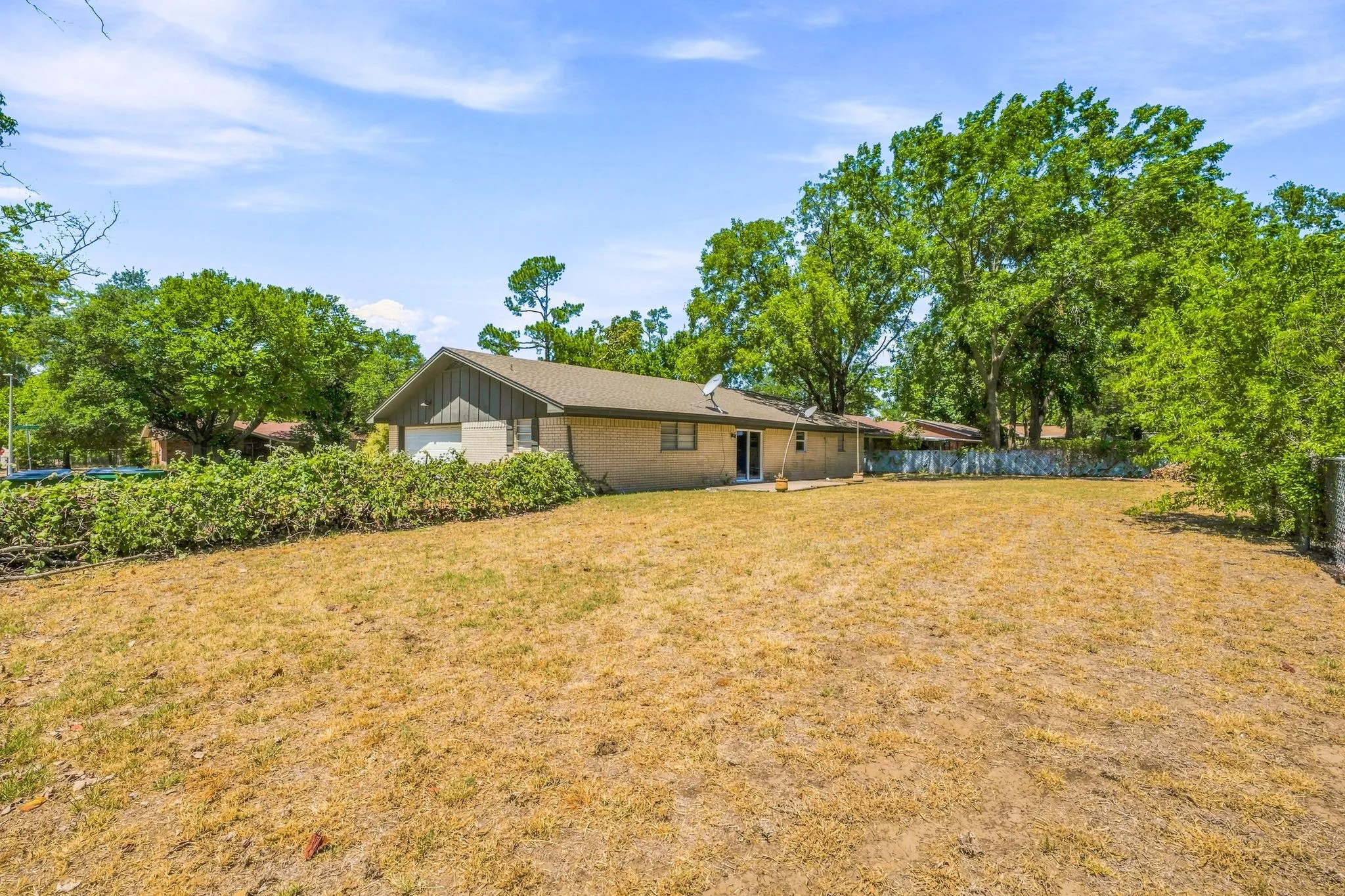 Single Family Residence For Sale in Erath County , 905 Meadowlark Lane, Stephenville, Texas 76401, 3 Bedroom, 2 Bathroom, 2 Garage spaces, 1,982 Sqft, built in 1970, mls#21356460, Real Estate Agent in Stephenville, Homes For Sale in Erath county, Homes For Sale in Stephenville, Realtor in Stephenville Texas, Real Estate Brokerage Independent Realty Texas, Luminita Cordes Realtor