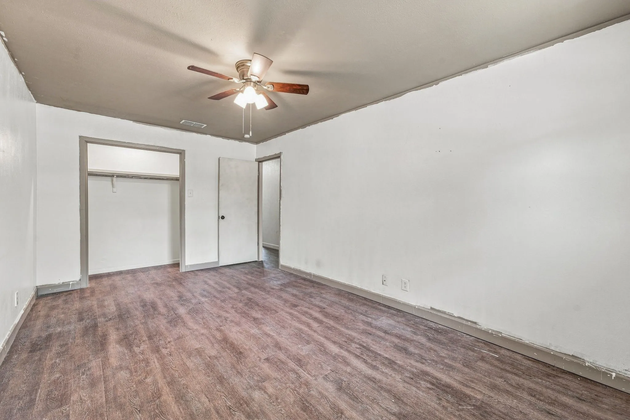 Single Family Residence For Sale in Erath County , 905 Meadowlark Lane, Stephenville, Texas 76401, 3 Bedroom, 2 Bathroom, 2 Garage spaces, 1,982 Sqft, built in 1970, mls#21356460, Real Estate Agent in Stephenville, Homes For Sale in Erath county, Homes For Sale in Stephenville, Realtor in Stephenville Texas, Real Estate Brokerage Independent Realty Texas, Luminita Cordes Realtor
