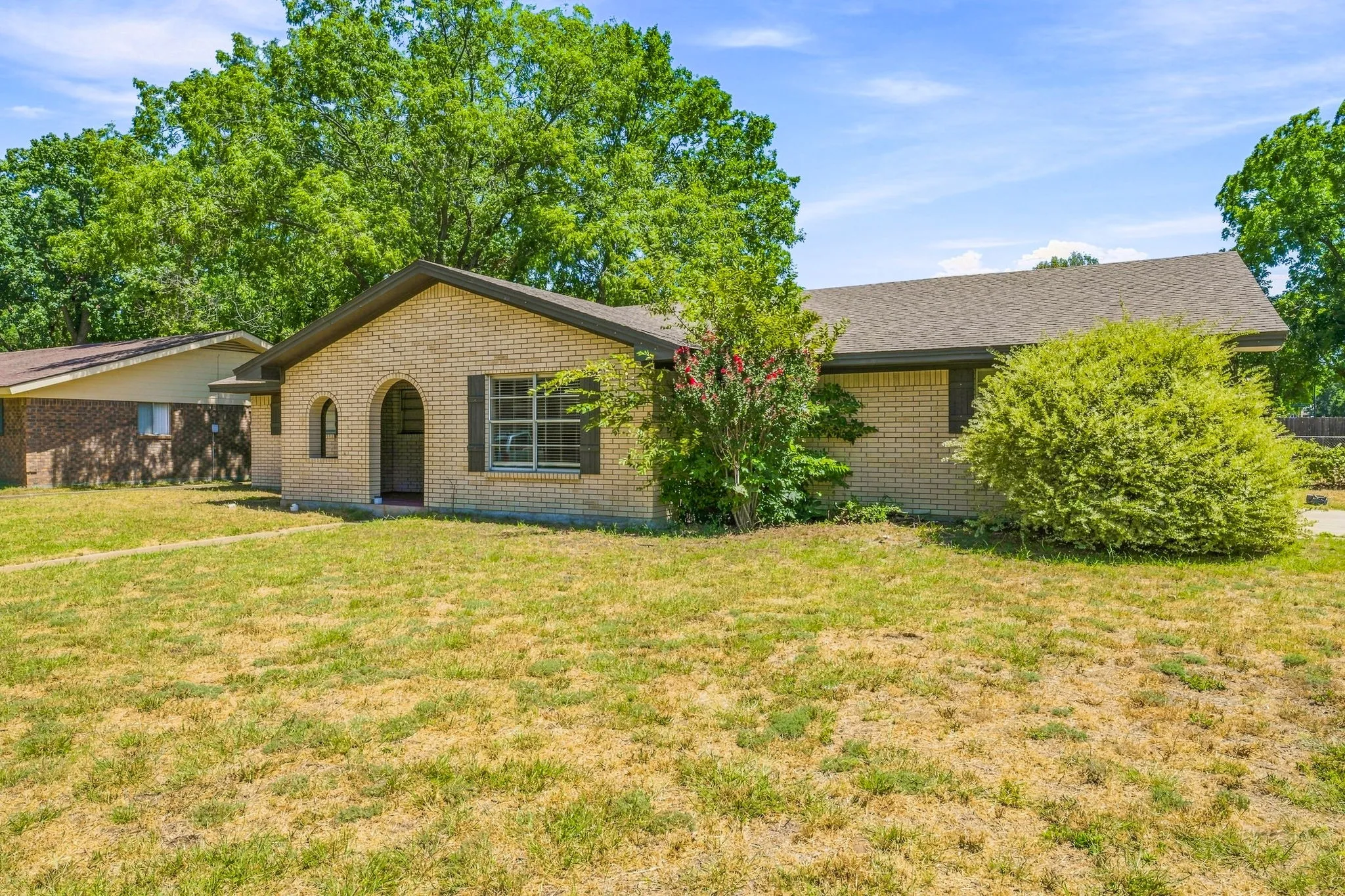 Single Family Residence For Sale in Erath County , 905 Meadowlark Lane, Stephenville, Texas 76401, 3 Bedroom, 2 Bathroom, 2 Garage spaces, 1,982 Sqft, built in 1970, mls#21356460, Real Estate Agent in Stephenville, Homes For Sale in Erath county, Homes For Sale in Stephenville, Realtor in Stephenville Texas, Real Estate Brokerage Independent Realty Texas, Luminita Cordes Realtor