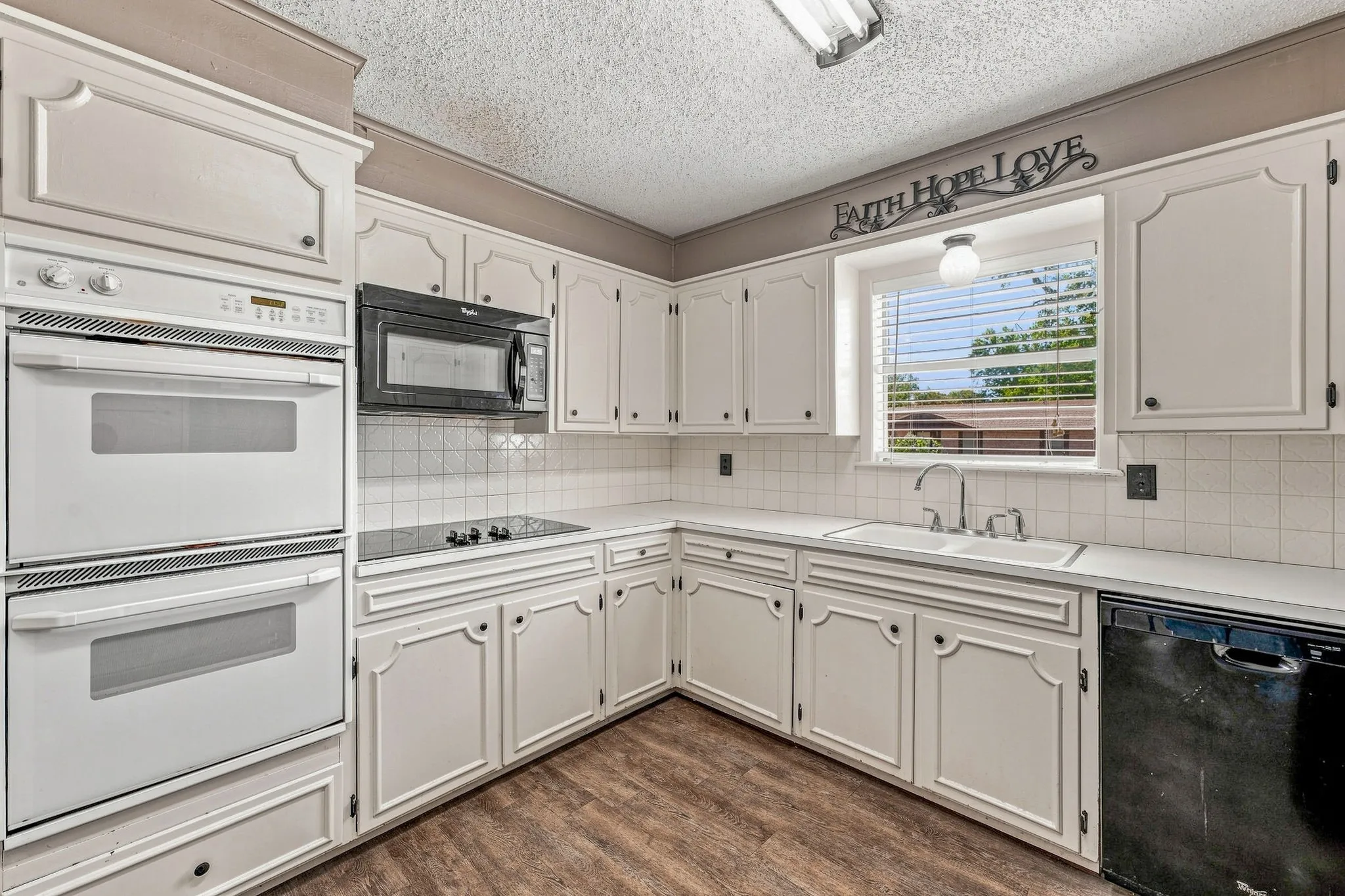 Single Family Residence For Sale in Erath County , 905 Meadowlark Lane, Stephenville, Texas 76401, 3 Bedroom, 2 Bathroom, 2 Garage spaces, 1,982 Sqft, built in 1970, mls#21356460, Real Estate Agent in Stephenville, Homes For Sale in Erath county, Homes For Sale in Stephenville, Realtor in Stephenville Texas, Real Estate Brokerage Independent Realty Texas, Luminita Cordes Realtor