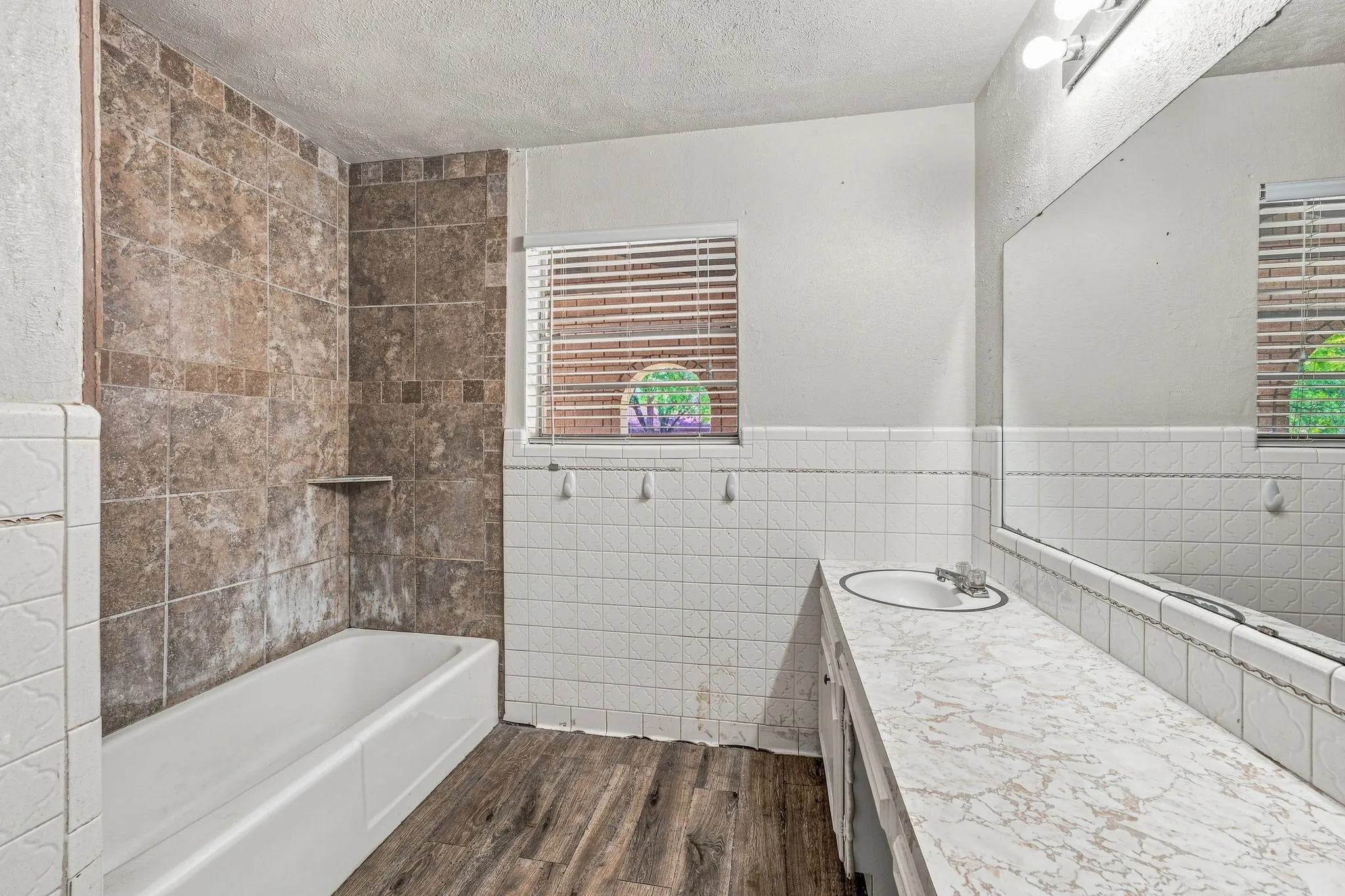Single Family Residence For Sale in Erath County , 905 Meadowlark Lane, Stephenville, Texas 76401, 3 Bedroom, 2 Bathroom, 2 Garage spaces, 1,982 Sqft, built in 1970, mls#21356460, Real Estate Agent in Stephenville, Homes For Sale in Erath county, Homes For Sale in Stephenville, Realtor in Stephenville Texas, Real Estate Brokerage Independent Realty Texas, Luminita Cordes Realtor
