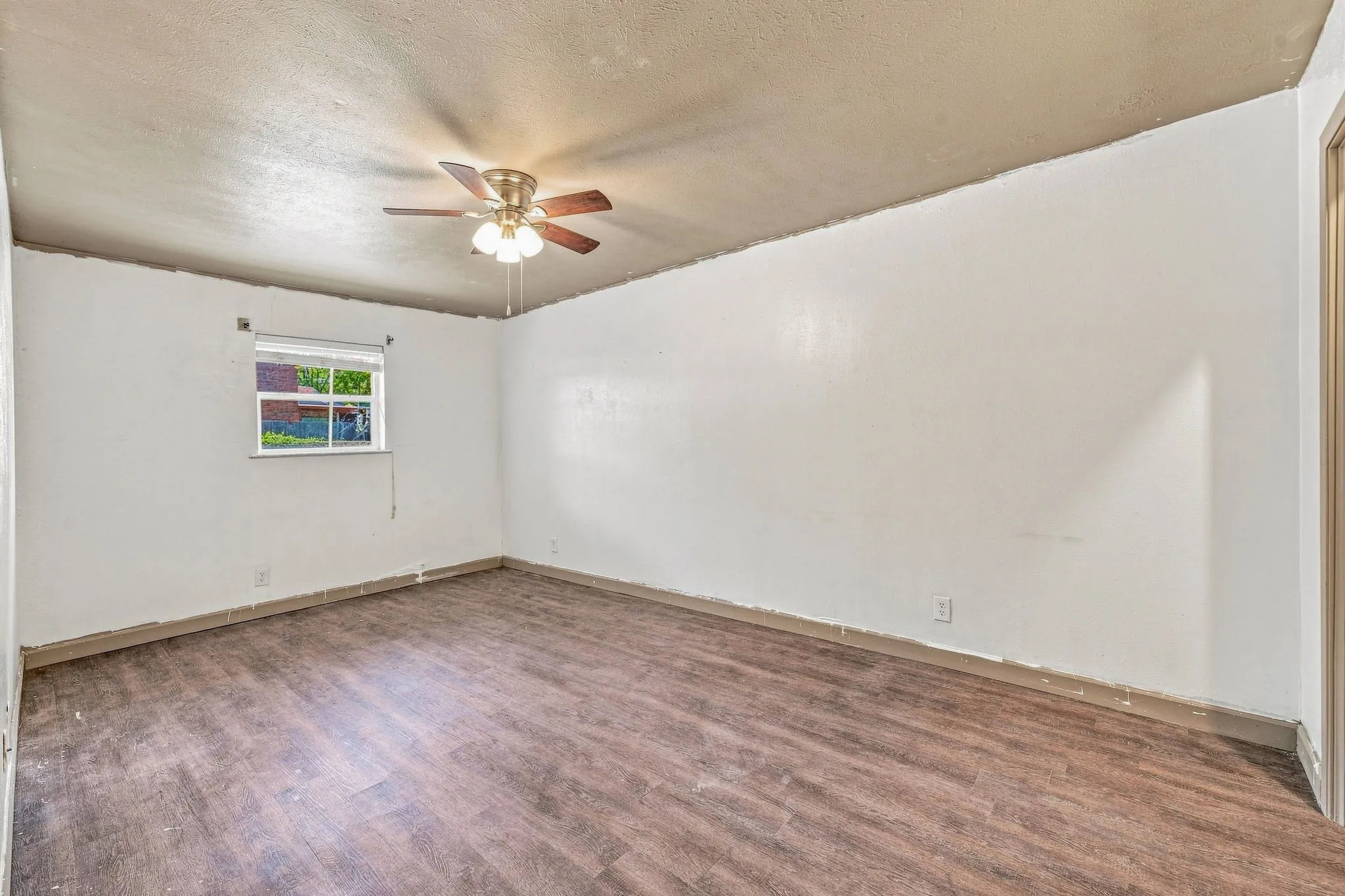 Single Family Residence For Sale in Erath County , 905 Meadowlark Lane, Stephenville, Texas 76401, 3 Bedroom, 2 Bathroom, 2 Garage spaces, 1,982 Sqft, built in 1970, mls#21356460, Real Estate Agent in Stephenville, Homes For Sale in Erath county, Homes For Sale in Stephenville, Realtor in Stephenville Texas, Real Estate Brokerage Independent Realty Texas, Luminita Cordes Realtor
