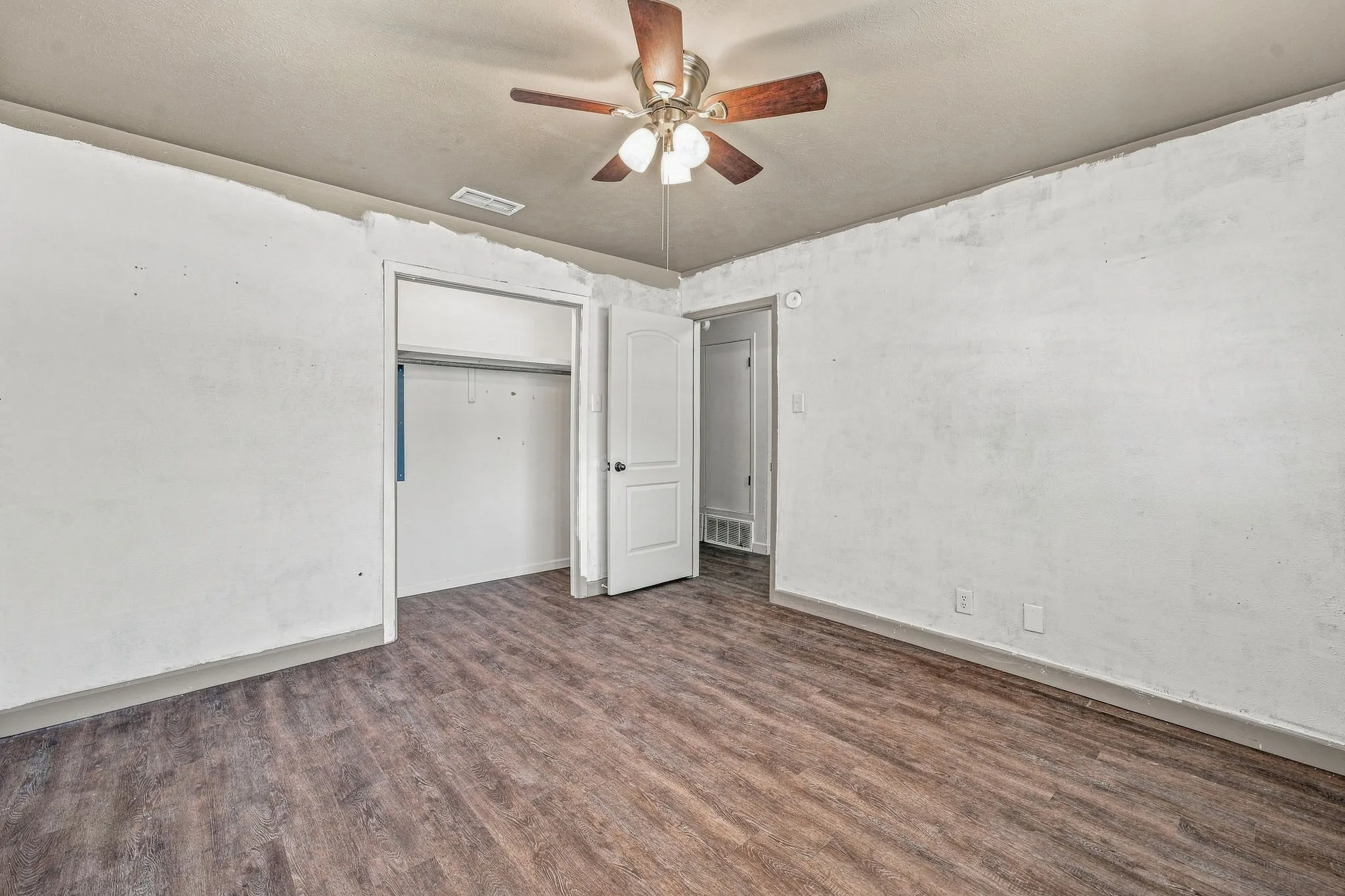 Single Family Residence For Sale in Erath County , 905 Meadowlark Lane, Stephenville, Texas 76401, 3 Bedroom, 2 Bathroom, 2 Garage spaces, 1,982 Sqft, built in 1970, mls#21356460, Real Estate Agent in Stephenville, Homes For Sale in Erath county, Homes For Sale in Stephenville, Realtor in Stephenville Texas, Real Estate Brokerage Independent Realty Texas, Luminita Cordes Realtor