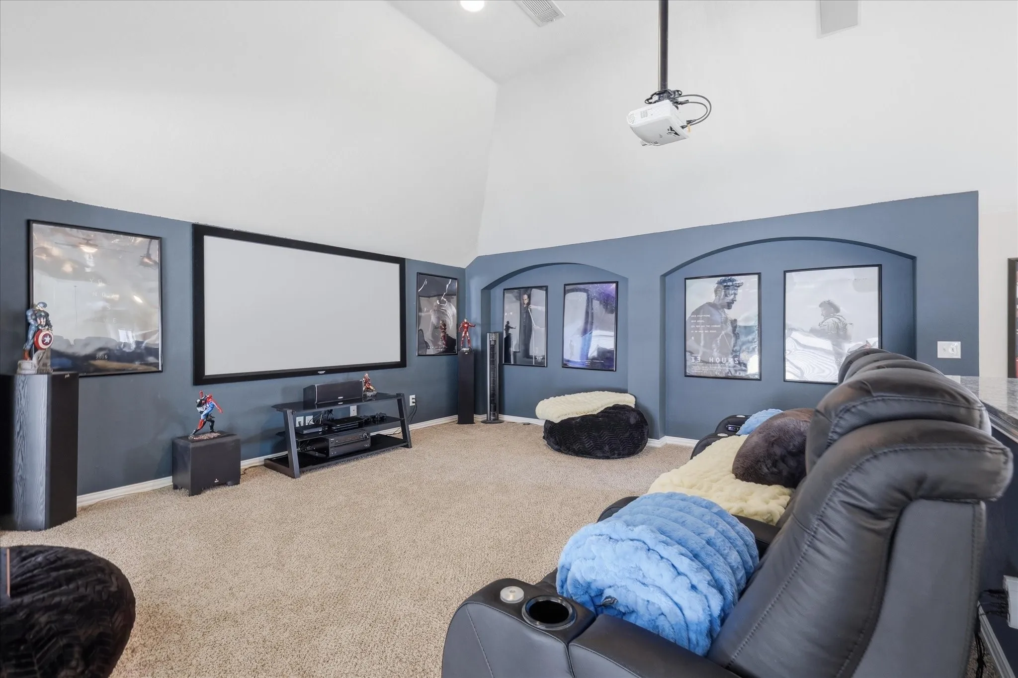 Media room equipment, screen, speakers and curtains Stay