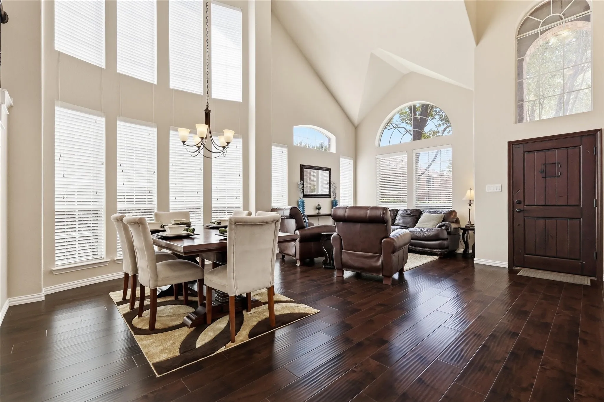 Spacious formal sitting and dining area