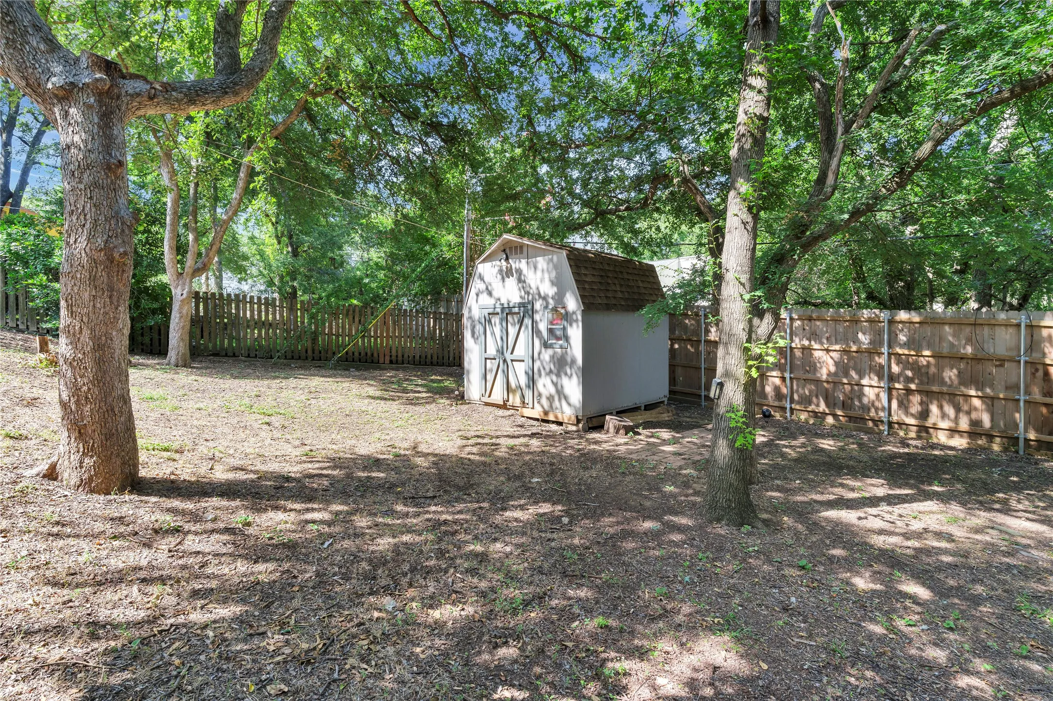 Single Family Residence For Sale in Tarrant County , 1648 Tierney Road, Fort Worth, Texas 76112, 3 Bedroom, 2 Bathroom, 2 Garage spaces, 1,772 Sqft, built in 1976, mls#21355297, Real Estate Agent in Fort Worth, Homes For Sale in Tarrant county, Homes For Sale in Fort Worth, Realtor in Fort Worth Texas, Real Estate Brokerage Independent Realty Texas, Luminita Cordes Realtor