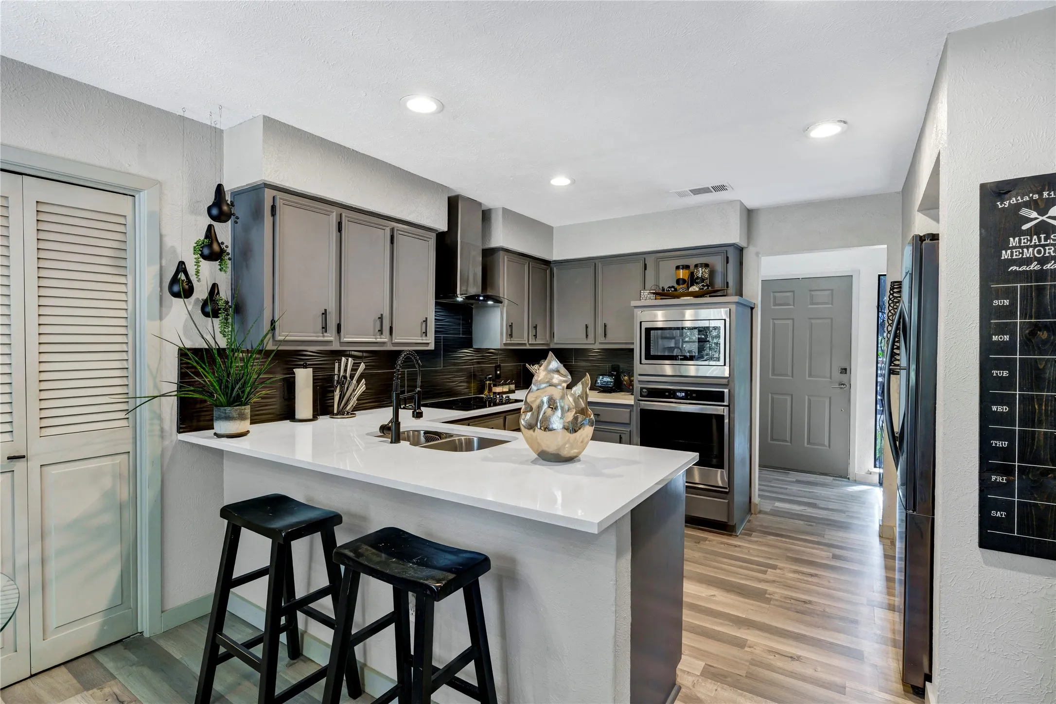Single Family Residence For Sale in Tarrant County , 1648 Tierney Road, Fort Worth, Texas 76112, 3 Bedroom, 2 Bathroom, 2 Garage spaces, 1,772 Sqft, built in 1976, mls#21355297, Real Estate Agent in Fort Worth, Homes For Sale in Tarrant county, Homes For Sale in Fort Worth, Realtor in Fort Worth Texas, Real Estate Brokerage Independent Realty Texas, Luminita Cordes Realtor