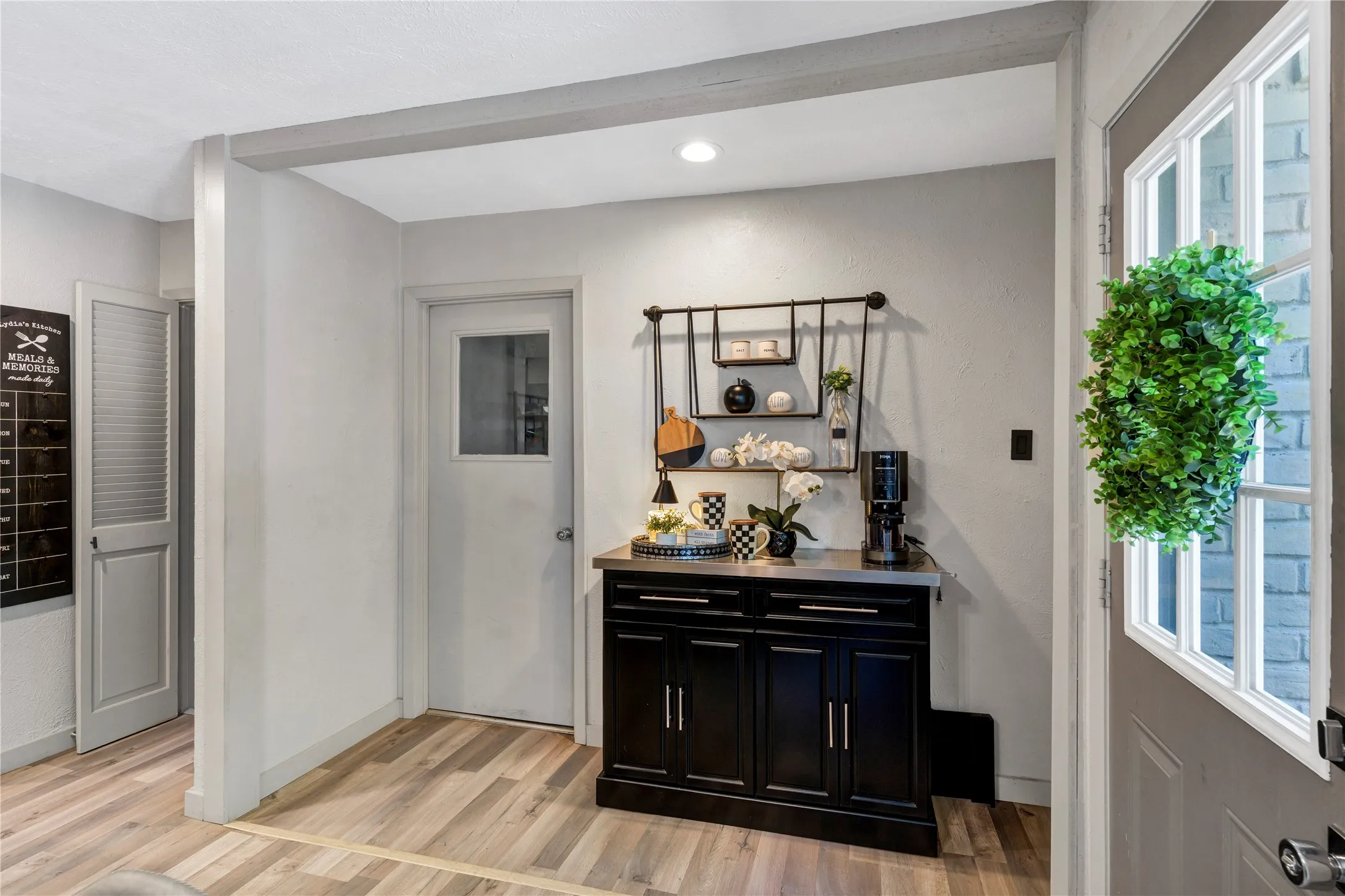 Single Family Residence For Sale in Tarrant County , 1648 Tierney Road, Fort Worth, Texas 76112, 3 Bedroom, 2 Bathroom, 2 Garage spaces, 1,772 Sqft, built in 1976, mls#21355297, Real Estate Agent in Fort Worth, Homes For Sale in Tarrant county, Homes For Sale in Fort Worth, Realtor in Fort Worth Texas, Real Estate Brokerage Independent Realty Texas, Luminita Cordes Realtor